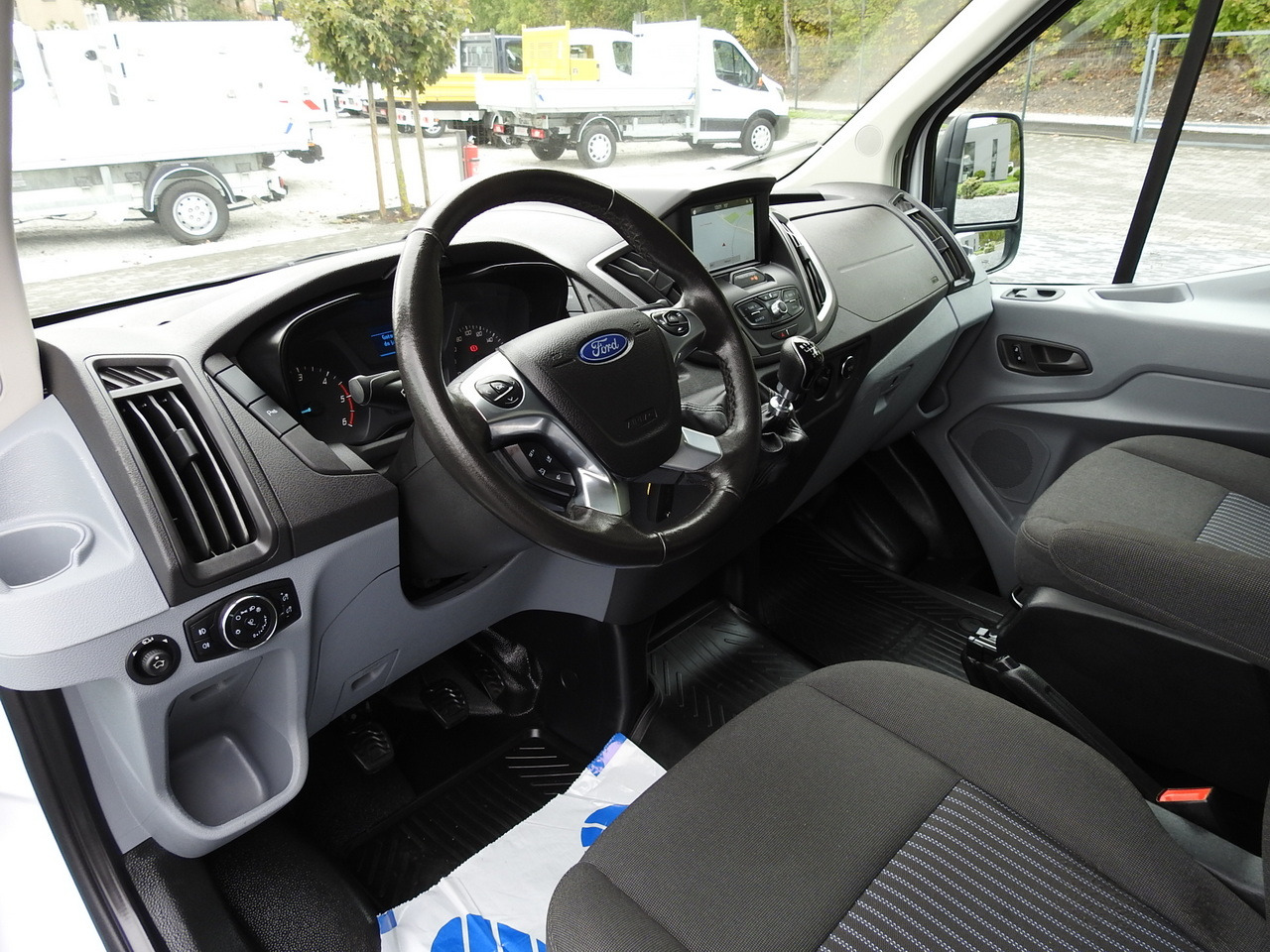 FORD TRANSIT REFRIGERATOR VAN 0*C HEATING FUNCTION POWER SUPPLY 230V CRUISE CONTROL NAVIGATION AIR CONDITIONING LED LIGHTS  130HP - Véhicule utilitaire frigorifique: photos 2 FORD TRANSIT REFRIGERATOR VAN 0*C HEATING FUNCTION POWER SUPPLY 230V CRUISE CONTROL NAVIGATION AIR CONDITIONING LED LIGHTS  130HP - Véhicule utilitaire frigorifique: photos 2