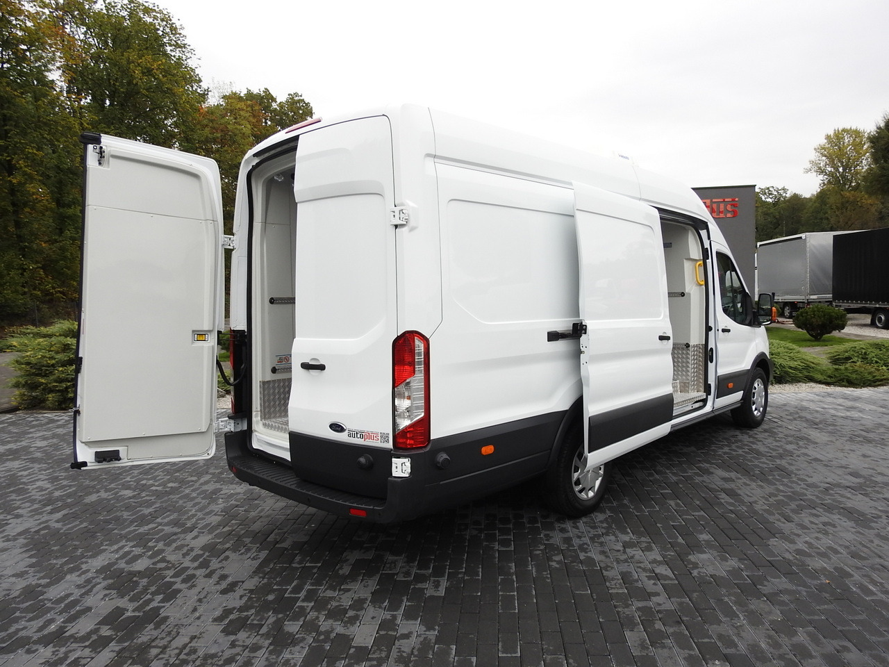 FORD TRANSIT REFRIGERATOR VAN 0*C HEATING FUNCTION POWER SUPPLY 230V CRUISE CONTROL NAVIGATION AIR CONDITIONING LED LIGHTS 130HP - Véhicule utilitaire frigorifique: photos 3 FORD TRANSIT REFRIGERATOR VAN 0*C HEATING FUNCTION POWER SUPPLY 230V CRUISE CONTROL NAVIGATION AIR CONDITIONING LED LIGHTS 130HP - Véhicule utilitaire frigorifique: photos 3