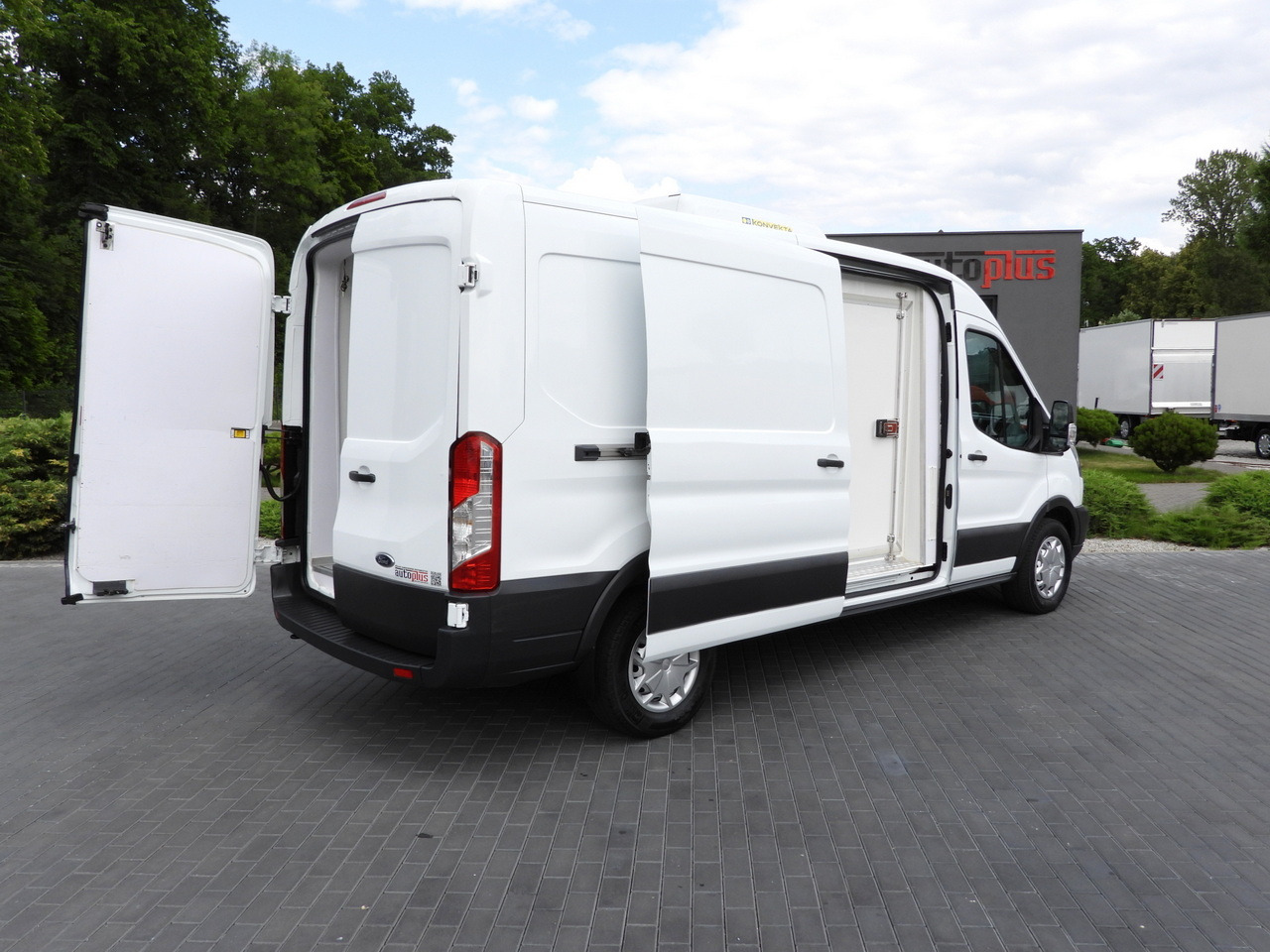 FORD TRANSIT REFRIGERATOR VAN 5*C AIR CONDITIONING 105HP - Véhicule utilitaire frigorifique: photos 3 FORD TRANSIT REFRIGERATOR VAN 5*C AIR CONDITIONING 105HP - Véhicule utilitaire frigorifique: photos 3