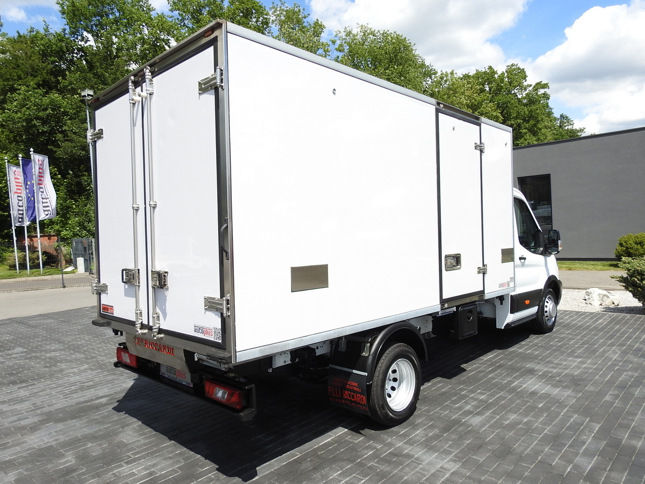 FORD TRANSIT REGRIGERATOR BOX 0*C POWER SUPPLY 230V CRUISE CONTROL AIR CONDITIONING TWIN WHEELS 170HP - Véhicule utilitaire frigorifique: photos 3 FORD TRANSIT REGRIGERATOR BOX 0*C POWER SUPPLY 230V CRUISE CONTROL AIR CONDITIONING TWIN WHEELS 170HP - Véhicule utilitaire frigorifique: photos 3