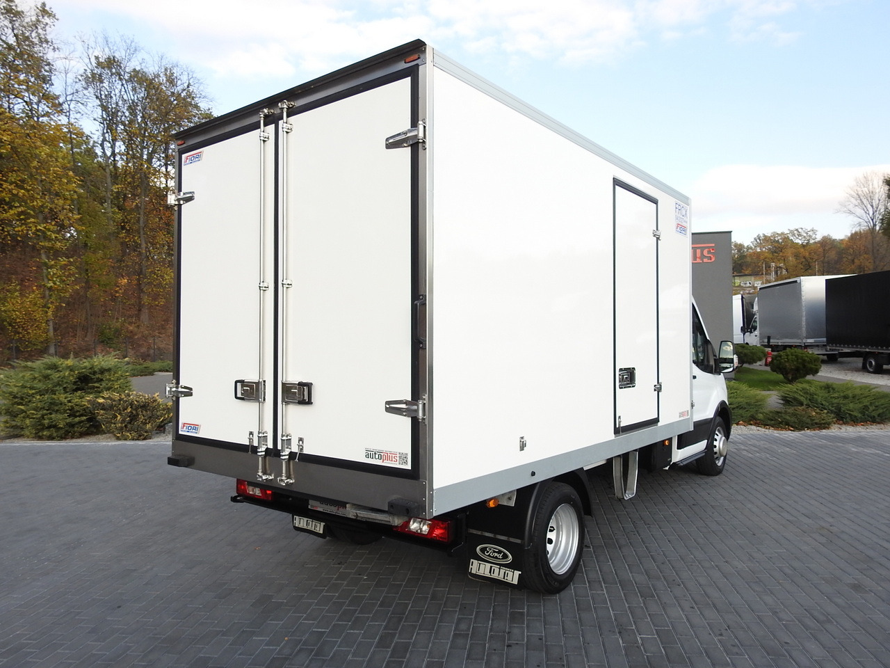FORD TRANSIT REGRIGERATOR BOX -10*C POWER SUPPLY 230V CRUISE CONTROL AIR CONDITIONING LED LIGHTS PNEUMATICS TWIN WHEELS 130HP - Véhicule utilitaire frigorifique: photos 3 FORD TRANSIT REGRIGERATOR BOX -10*C POWER SUPPLY 230V CRUISE CONTROL AIR CONDITIONING LED LIGHTS PNEUMATICS TWIN WHEELS 130HP - Véhicule utilitaire frigorifique: photos 3