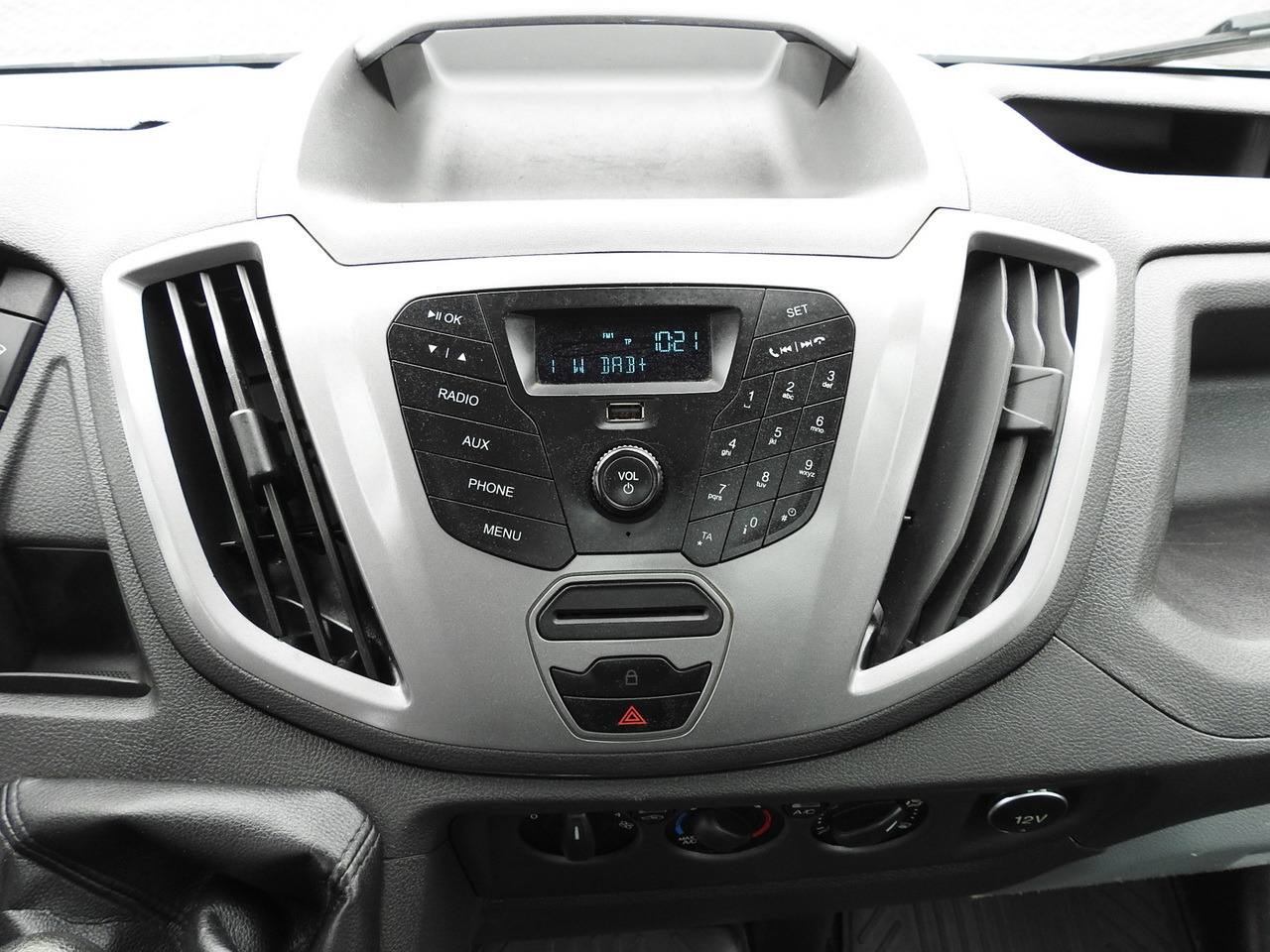 Véhicule utilitaire benne FORD TRANSIT TIPPER CRUISE CONTROL AIR CONDITIONING TWIN WHEELS 170HP: photos 33 Véhicule utilitaire benne FORD TRANSIT TIPPER CRUISE CONTROL AIR CONDITIONING TWIN WHEELS 170HP: photos 33