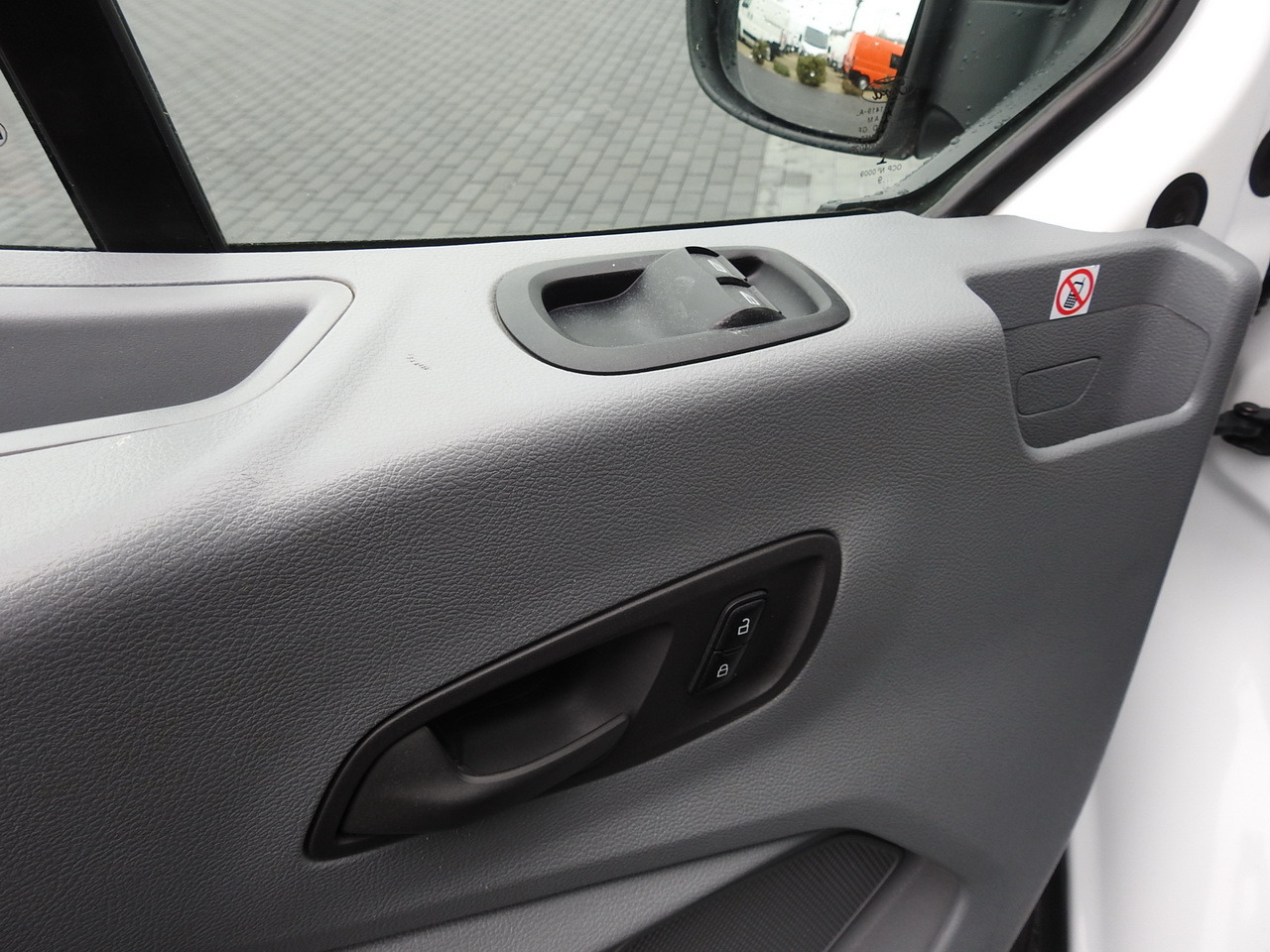 Véhicule utilitaire benne FORD TRANSIT TIPPER CRUISE CONTROL AIR CONDITIONING TWIN WHEELS 170HP: photos 30 Véhicule utilitaire benne FORD TRANSIT TIPPER CRUISE CONTROL AIR CONDITIONING TWIN WHEELS 170HP: photos 30