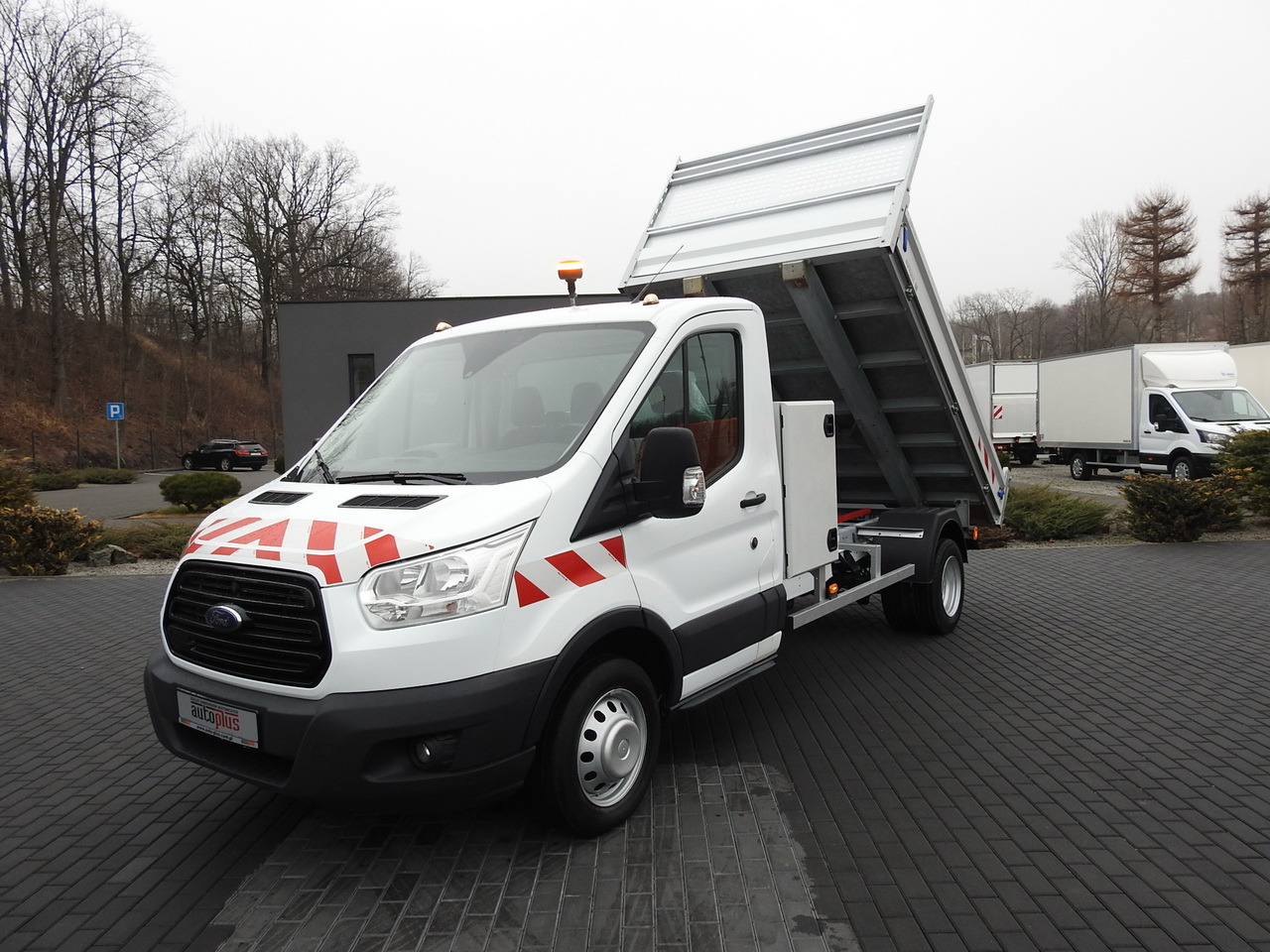 Véhicule utilitaire benne FORD TRANSIT TIPPER CRUISE CONTROL AIR CONDITIONING TWIN WHEELS 170HP: photos 22 Véhicule utilitaire benne FORD TRANSIT TIPPER CRUISE CONTROL AIR CONDITIONING TWIN WHEELS 170HP: photos 22