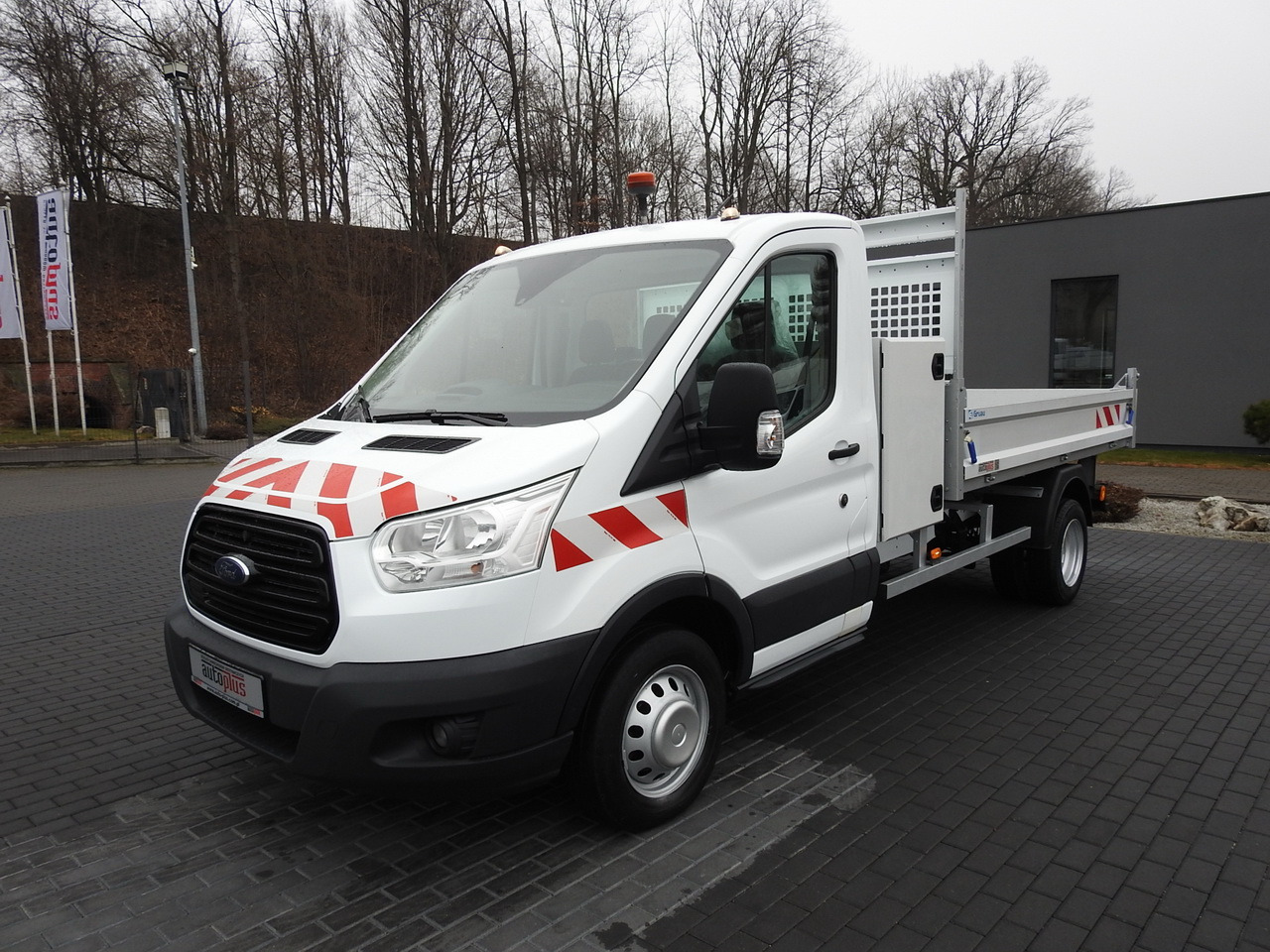 Véhicule utilitaire benne FORD TRANSIT TIPPER CRUISE CONTROL AIR CONDITIONING TWIN WHEELS 170HP: photos 6 Véhicule utilitaire benne FORD TRANSIT TIPPER CRUISE CONTROL AIR CONDITIONING TWIN WHEELS 170HP: photos 6