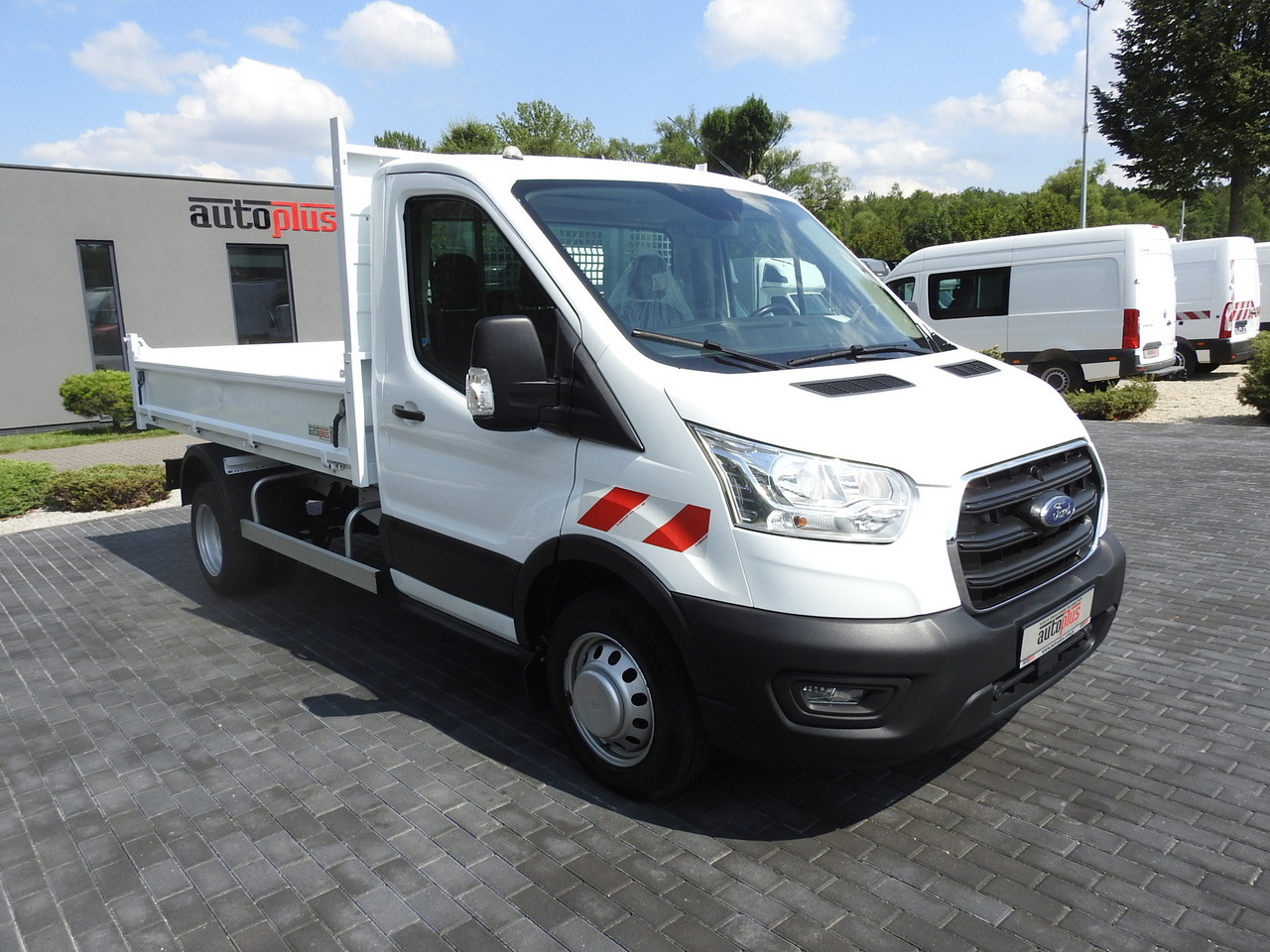 FORD TRANSIT TIPPER CRUISE CONTROL AIR CONDITIONING TWIN WHEELS 170HP - Véhicule utilitaire benne: photos 4 FORD TRANSIT TIPPER CRUISE CONTROL AIR CONDITIONING TWIN WHEELS 170HP - Véhicule utilitaire benne: photos 4