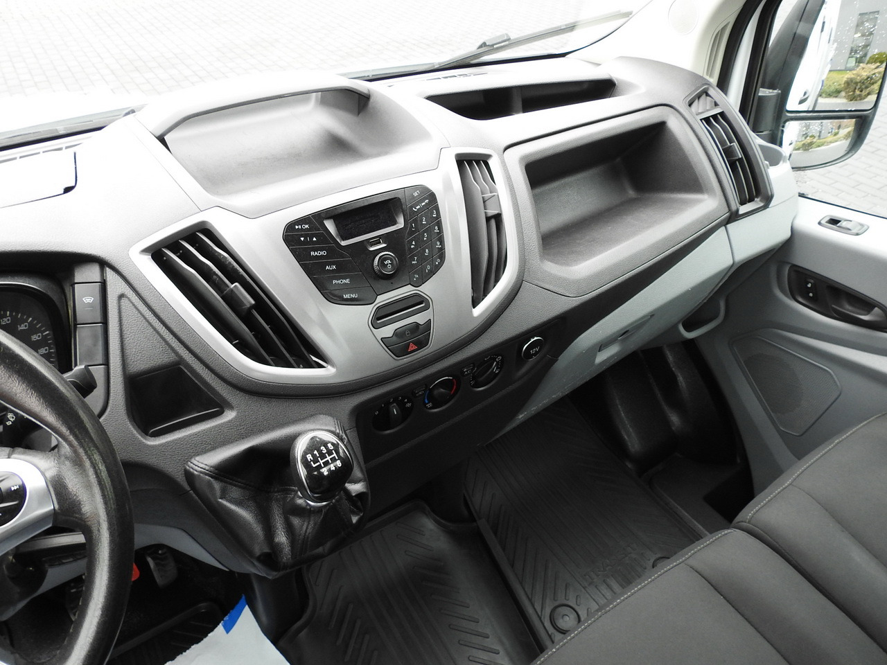 Véhicule utilitaire benne FORD TRANSIT TIPPER CRUISE CONTROL AIR CONDITIONING TWIN WHEELS 170HP: photos 29 Véhicule utilitaire benne FORD TRANSIT TIPPER CRUISE CONTROL AIR CONDITIONING TWIN WHEELS 170HP: photos 29