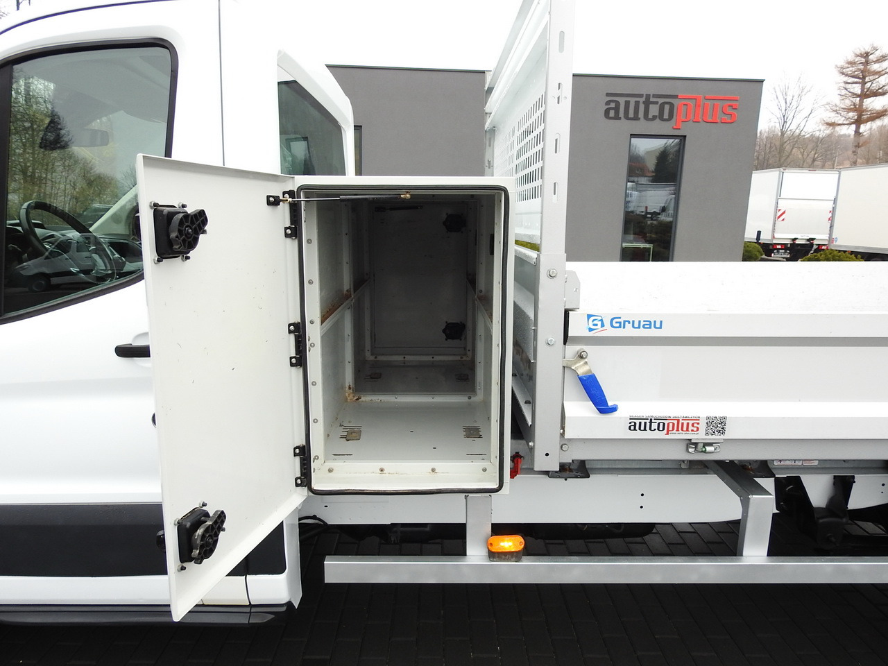 Véhicule utilitaire benne FORD TRANSIT TIPPER CRUISE CONTROL AIR CONDITIONING TWIN WHEELS 170HP: photos 24 Véhicule utilitaire benne FORD TRANSIT TIPPER CRUISE CONTROL AIR CONDITIONING TWIN WHEELS 170HP: photos 24