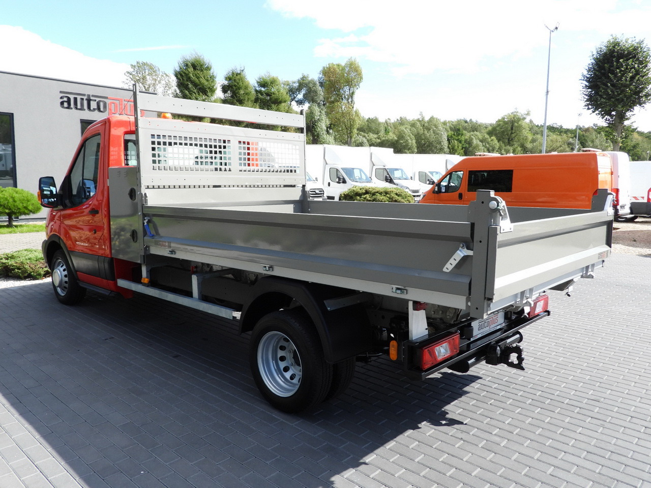 Véhicule utilitaire benne FORD TRANSIT TIPPER CRUISE CONTROL LED LIGHTS TWIN WHEELS AIR CONDITIONING 170HP: photos 9 Véhicule utilitaire benne FORD TRANSIT TIPPER CRUISE CONTROL LED LIGHTS TWIN WHEELS AIR CONDITIONING 170HP: photos 9