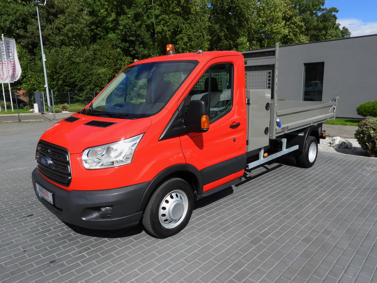 Véhicule utilitaire benne FORD TRANSIT TIPPER CRUISE CONTROL LED LIGHTS TWIN WHEELS AIR CONDITIONING 170HP: photos 6 Véhicule utilitaire benne FORD TRANSIT TIPPER CRUISE CONTROL LED LIGHTS TWIN WHEELS AIR CONDITIONING 170HP: photos 6