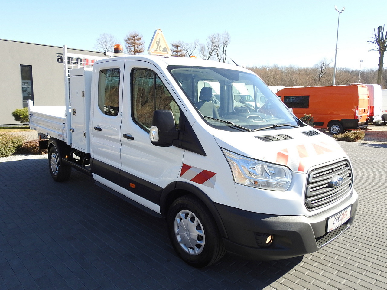 FORD TRANSIT TIPPER DOUBLE CABIN DOKA 6 SEATS CRUISE CONTROL AIR CONDITIONING 130HP - Véhicule utilitaire benne: photos 4 FORD TRANSIT TIPPER DOUBLE CABIN DOKA 6 SEATS CRUISE CONTROL AIR CONDITIONING 130HP - Véhicule utilitaire benne: photos 4