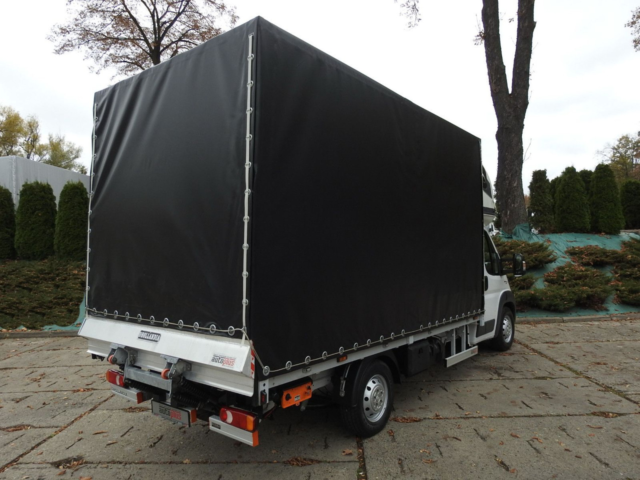 Fiat DUCATO PRITSCHE PLANE AUFZUG 8 PALETTEN WEBASTO - Véhicule utilitaire plateau baché: photos 3 Fiat DUCATO PRITSCHE PLANE AUFZUG 8 PALETTEN WEBASTO - Véhicule utilitaire plateau baché: photos 3