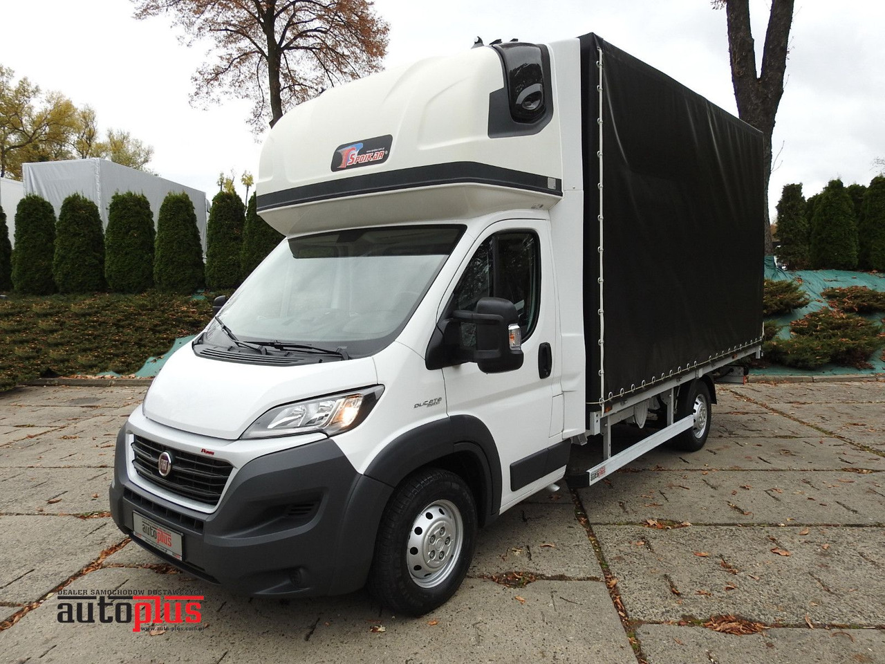 Fiat DUCATO PRITSCHE PLANE AUFZUG 8 PALETTEN WEBASTO - Véhicule utilitaire plateau baché: photos 1 Fiat DUCATO PRITSCHE PLANE AUFZUG 8 PALETTEN WEBASTO - Véhicule utilitaire plateau baché: photos 1