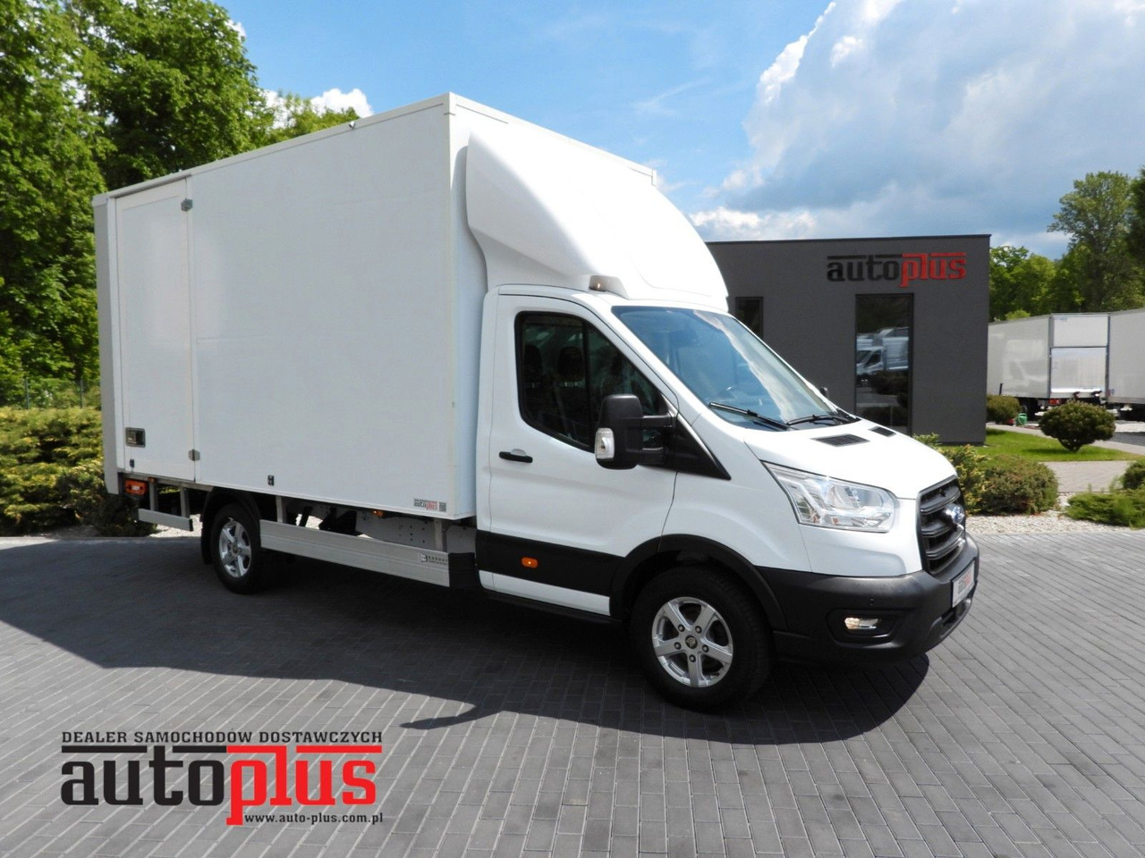 Ford TRANSIT KOFFER AUFZUG 8 PALETTEN TEMPOMAT - Fourgon: photos 1 Ford TRANSIT KOFFER AUFZUG 8 PALETTEN TEMPOMAT - Fourgon: photos 1