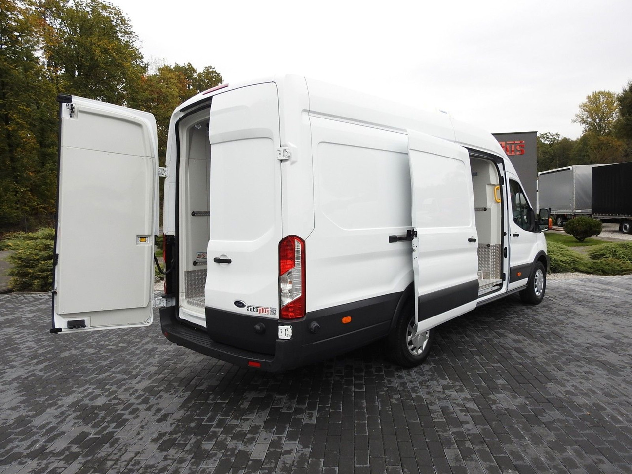 Ford TRANSIT KÜHLKASTENWAGEN 0*C HEIZFUNKTION Ford TRANSIT KÜHLKASTENWAGEN 0*C HEIZFUNKTION - Véhicule utilitaire frigorifique: photos 3 Ford TRANSIT KÜHLKASTENWAGEN 0*C HEIZFUNKTION Ford TRANSIT KÜHLKASTENWAGEN 0*C HEIZFUNKTION - Véhicule utilitaire frigorifique: photos 3