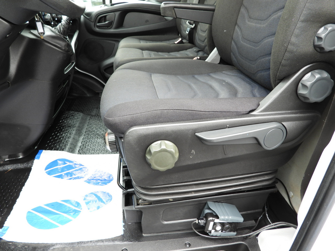 Véhicule utilitaire benne IVECO DAILY 35C14 TIPPER CRUISE CONTROL TWIN WHEELS 140HP: photos 30 Véhicule utilitaire benne IVECO DAILY 35C14 TIPPER CRUISE CONTROL TWIN WHEELS 140HP: photos 30