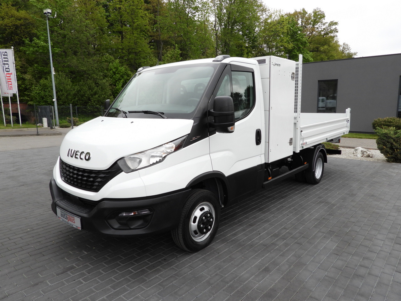 Véhicule utilitaire benne IVECO DAILY 35C14 TIPPER CRUISE CONTROL TWIN WHEELS 140HP: photos 6 Véhicule utilitaire benne IVECO DAILY 35C14 TIPPER CRUISE CONTROL TWIN WHEELS 140HP: photos 6