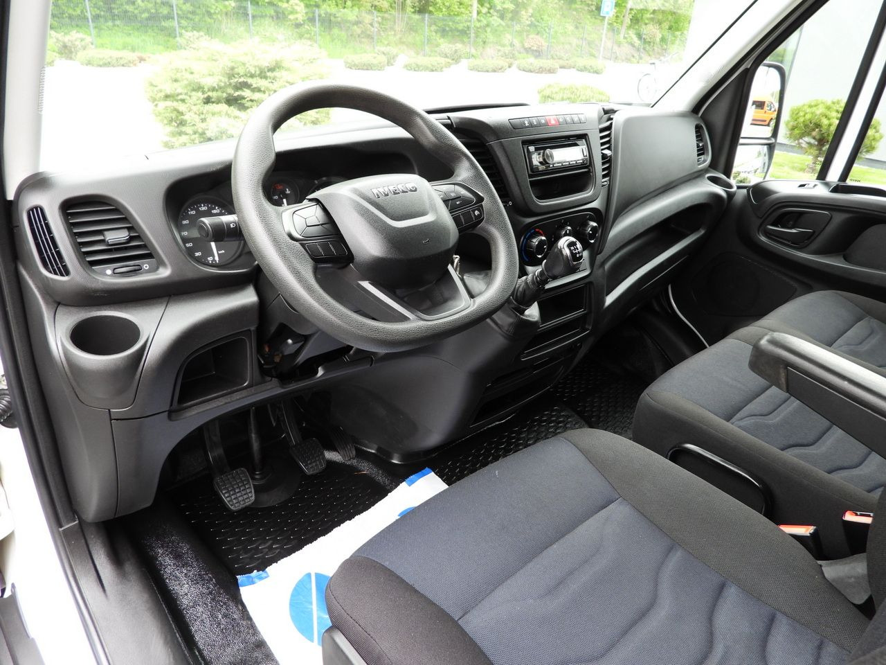 IVECO DAILY 35C14 TIPPER CRUISE CONTROL TWIN WHEELS 140HP - Véhicule utilitaire benne: photos 2 IVECO DAILY 35C14 TIPPER CRUISE CONTROL TWIN WHEELS 140HP - Véhicule utilitaire benne: photos 2
