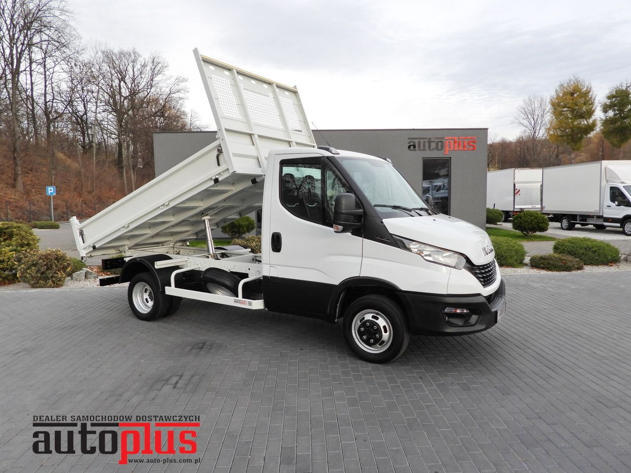 IVECO DAILY 35C14 TIPPER CRUISE CONTROL TWIN WHEELS AIR CONDITIONING 140HP - Véhicule utilitaire benne: photos 1 IVECO DAILY 35C14 TIPPER CRUISE CONTROL TWIN WHEELS AIR CONDITIONING 140HP - Véhicule utilitaire benne: photos 1