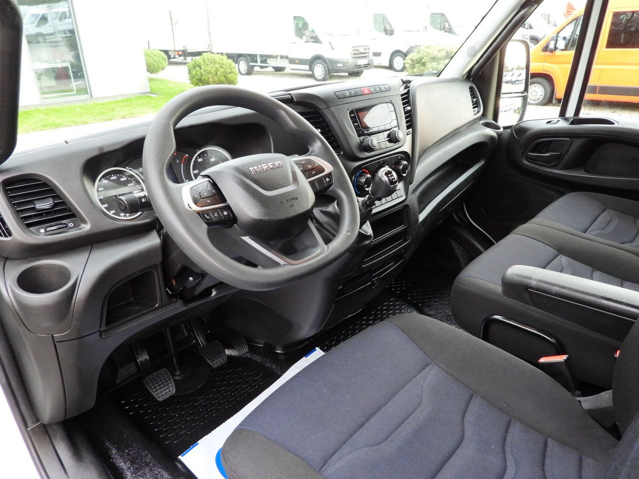 IVECO DAILY 35C14 TIPPER CRUISE CONTROL TWIN WHEELS AIR CONDITIONING 140HP - Véhicule utilitaire benne: photos 2 IVECO DAILY 35C14 TIPPER CRUISE CONTROL TWIN WHEELS AIR CONDITIONING 140HP - Véhicule utilitaire benne: photos 2