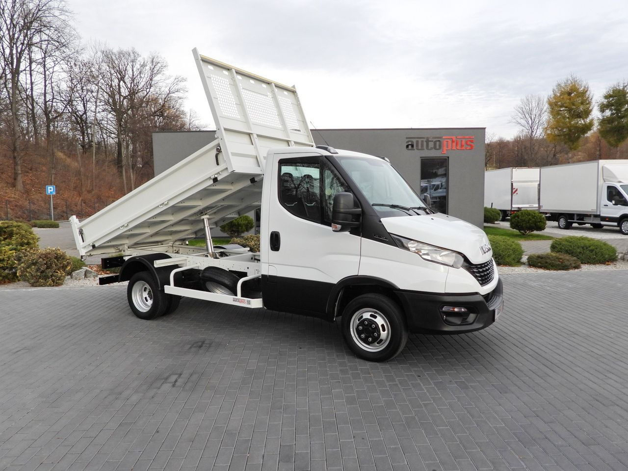 IVECO DAILY 35C14 TIPPER CRUISE CONTROL TWIN WHEELS AIR CONDITIONING 140HP - Véhicule utilitaire benne: photos 4 IVECO DAILY 35C14 TIPPER CRUISE CONTROL TWIN WHEELS AIR CONDITIONING 140HP - Véhicule utilitaire benne: photos 4