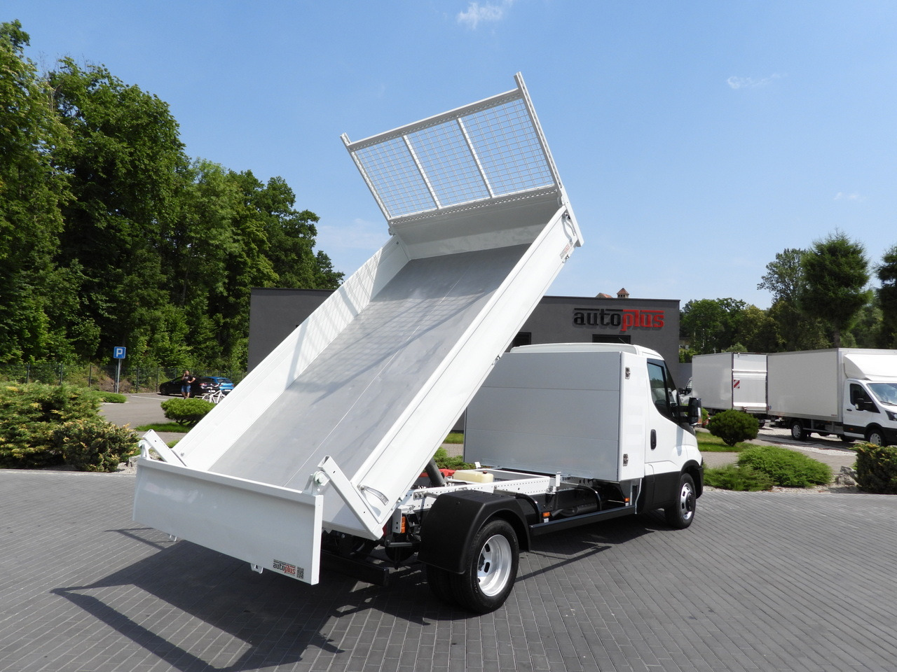 IVECO DAILY 35C15 TIPPER CRUISE CONTROL TWIN WHEELS AIR CONDITIONING 150HP - Véhicule utilitaire benne: photos 3 IVECO DAILY 35C15 TIPPER CRUISE CONTROL TWIN WHEELS AIR CONDITIONING 150HP - Véhicule utilitaire benne: photos 3