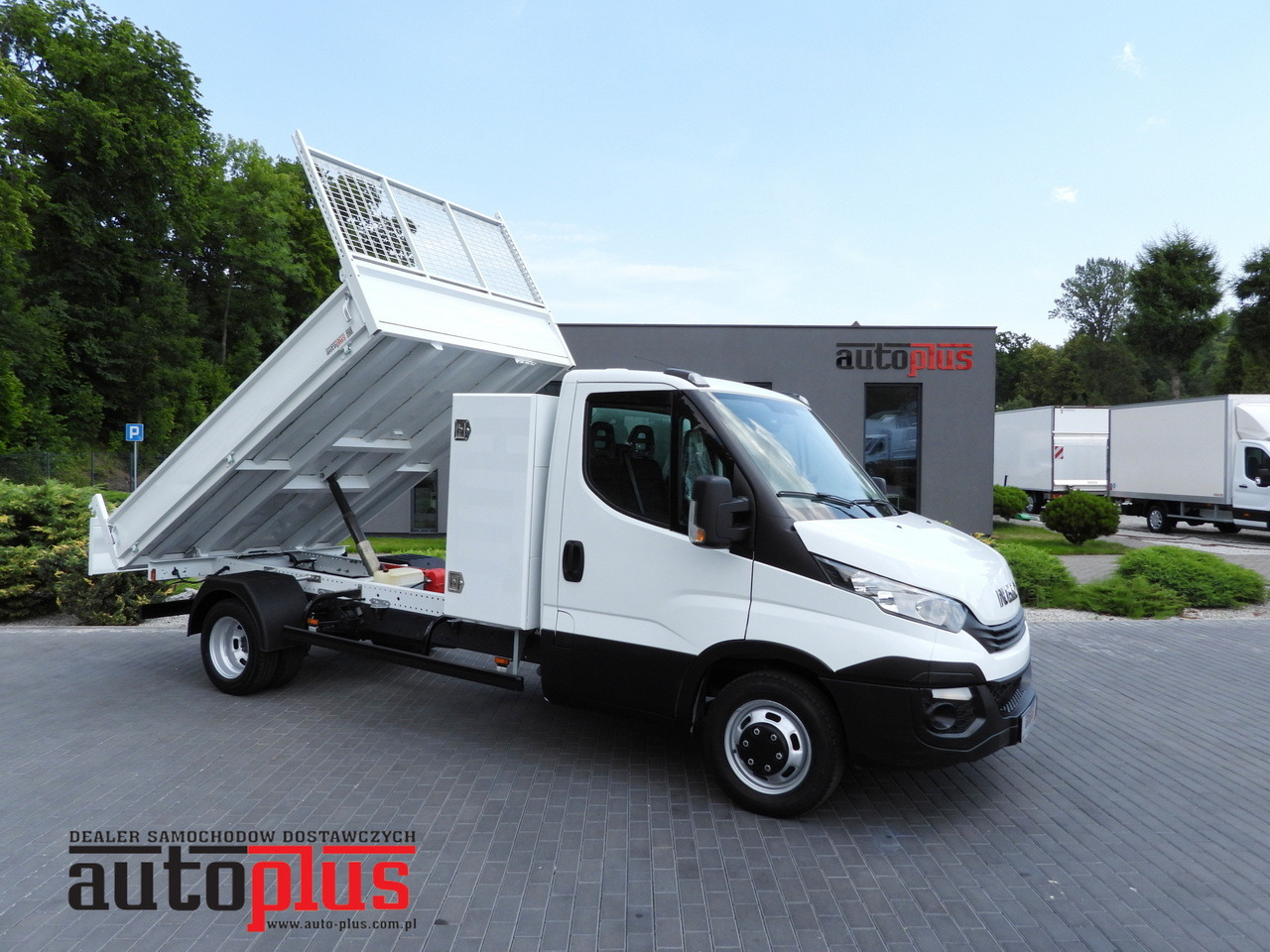 IVECO DAILY 35C15 TIPPER CRUISE CONTROL TWIN WHEELS AIR CONDITIONING 150HP - Véhicule utilitaire benne: photos 1 IVECO DAILY 35C15 TIPPER CRUISE CONTROL TWIN WHEELS AIR CONDITIONING 150HP - Véhicule utilitaire benne: photos 1