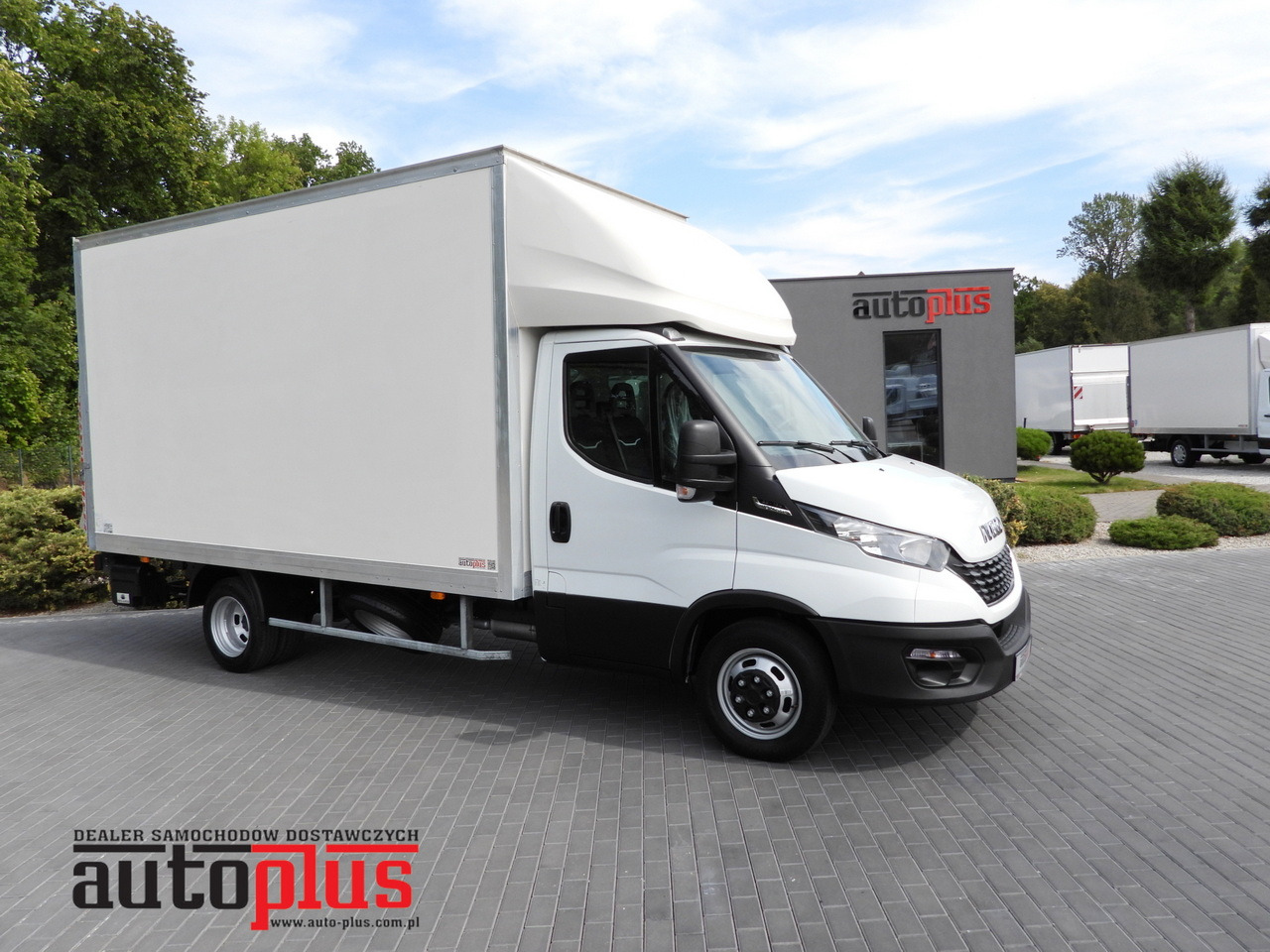 IVECO DAILY 35C16 BOX LIFT 8 PALLETS CRUISE CONTROL AUTOMATIC TRANSMISSION HI-MATIC TWIN WHEELS AIR CONDITIONING 160HP - Fourgon: photos 1 IVECO DAILY 35C16 BOX LIFT 8 PALLETS CRUISE CONTROL AUTOMATIC TRANSMISSION HI-MATIC TWIN WHEELS AIR CONDITIONING 160HP - Fourgon: photos 1