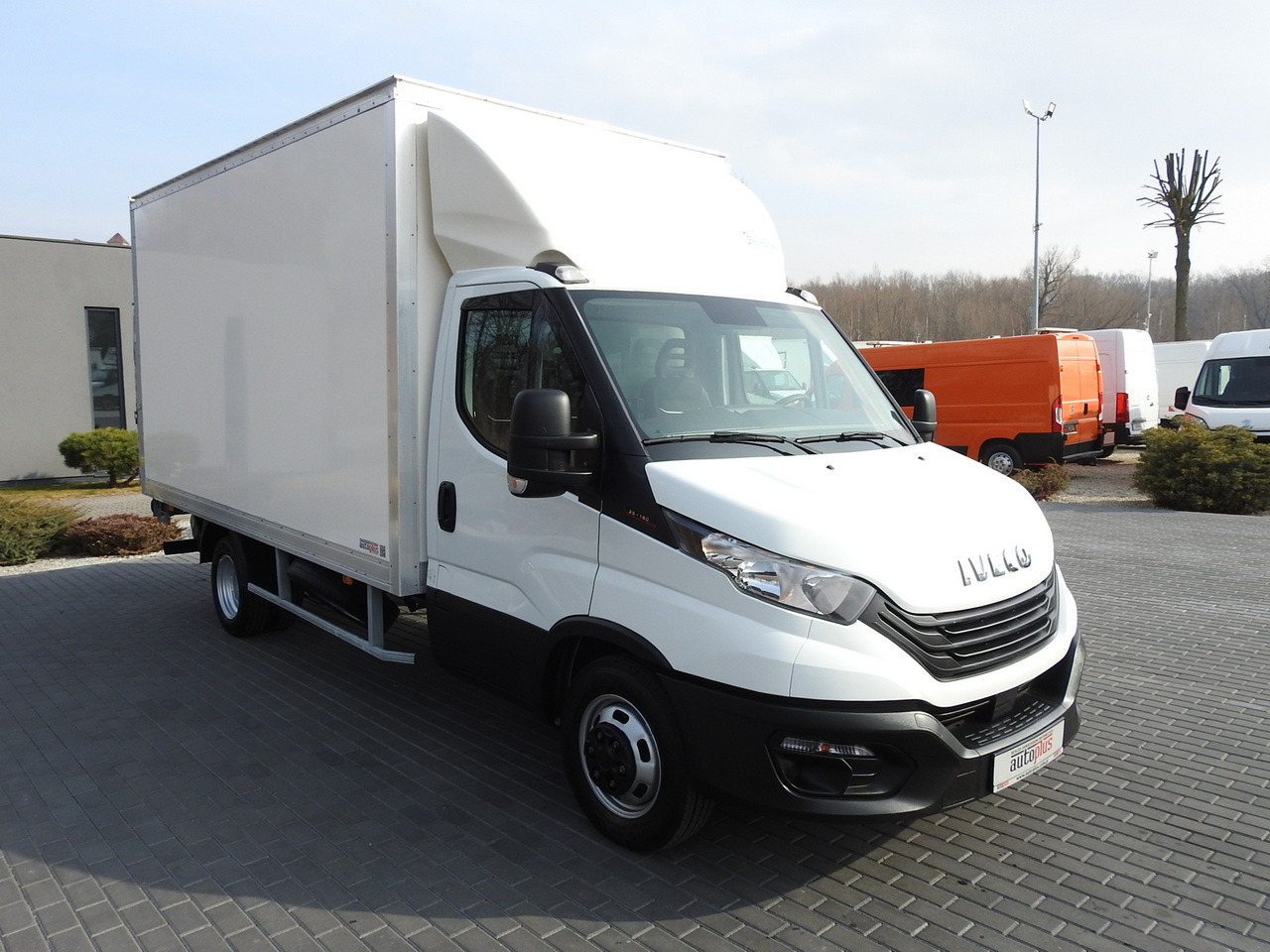 IVECO DAILY 35C16 BOX LIFT 8 PALLETS CRUISE CONTROL TWIN WHEELS AIR CONDITIONING 160HP - Fourgon: photos 4 IVECO DAILY 35C16 BOX LIFT 8 PALLETS CRUISE CONTROL TWIN WHEELS AIR CONDITIONING 160HP - Fourgon: photos 4