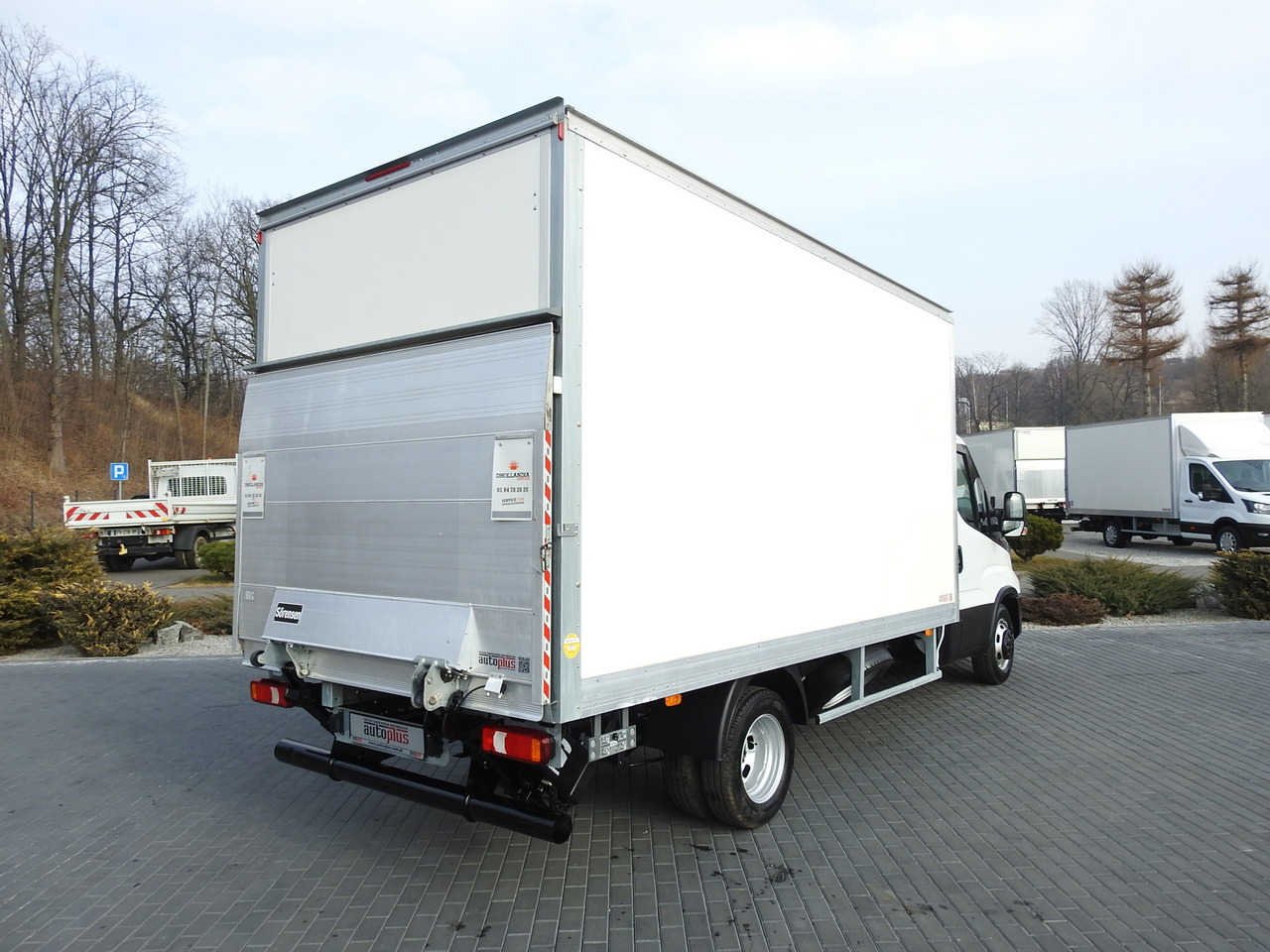 IVECO DAILY 35C16 BOX LIFT 8 PALLETS CRUISE CONTROL TWIN WHEELS AIR CONDITIONING 160HP - Fourgon: photos 3 IVECO DAILY 35C16 BOX LIFT 8 PALLETS CRUISE CONTROL TWIN WHEELS AIR CONDITIONING 160HP - Fourgon: photos 3