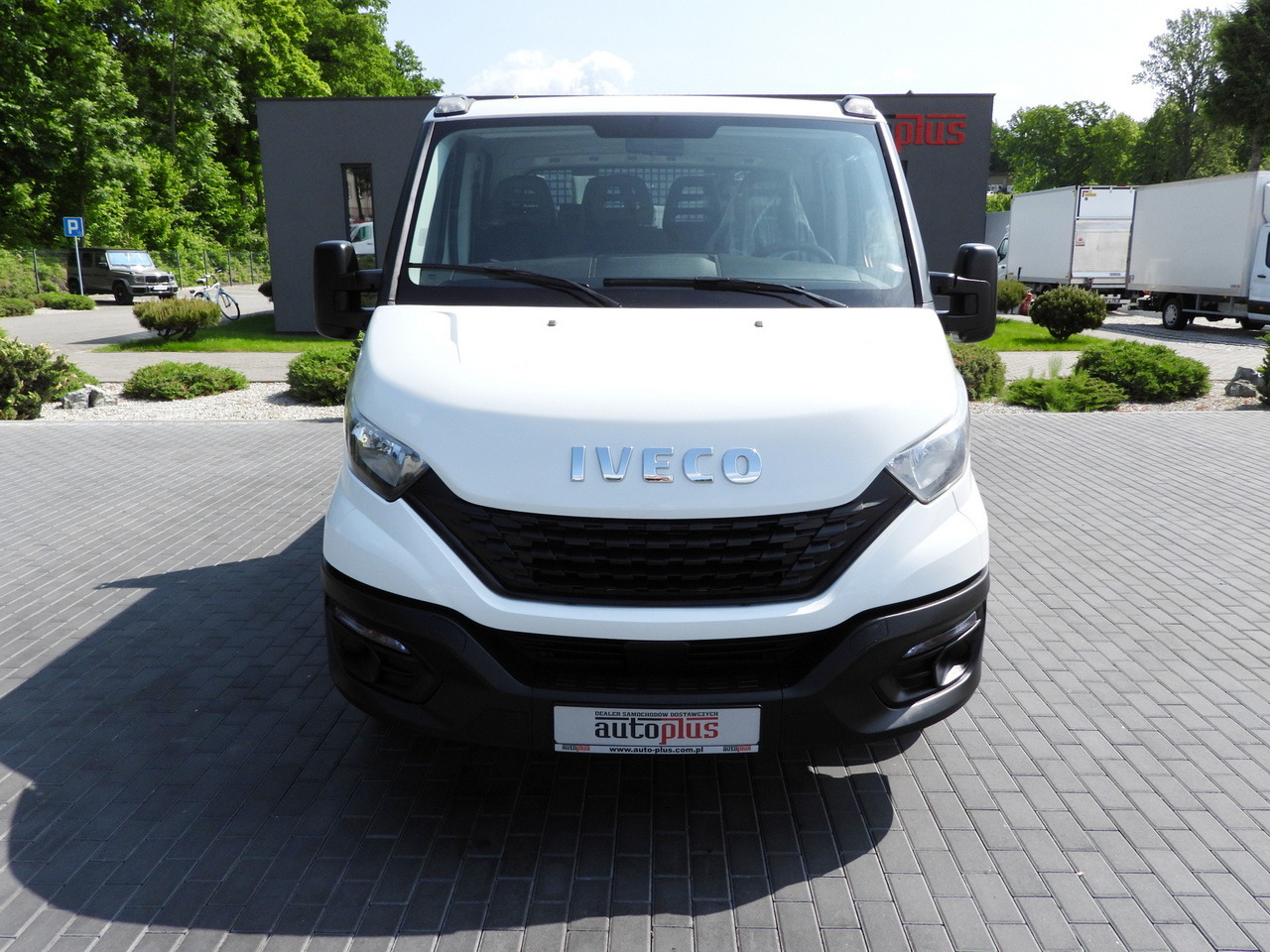 IVECO DAILY 35S12 STAKE BODY DOUBLE CABIN DOKA 7 SEATS AIR CONDITIONING 120HP - Utilitaire double cabine: photos 5 IVECO DAILY 35S12 STAKE BODY DOUBLE CABIN DOKA 7 SEATS AIR CONDITIONING 120HP - Utilitaire double cabine: photos 5