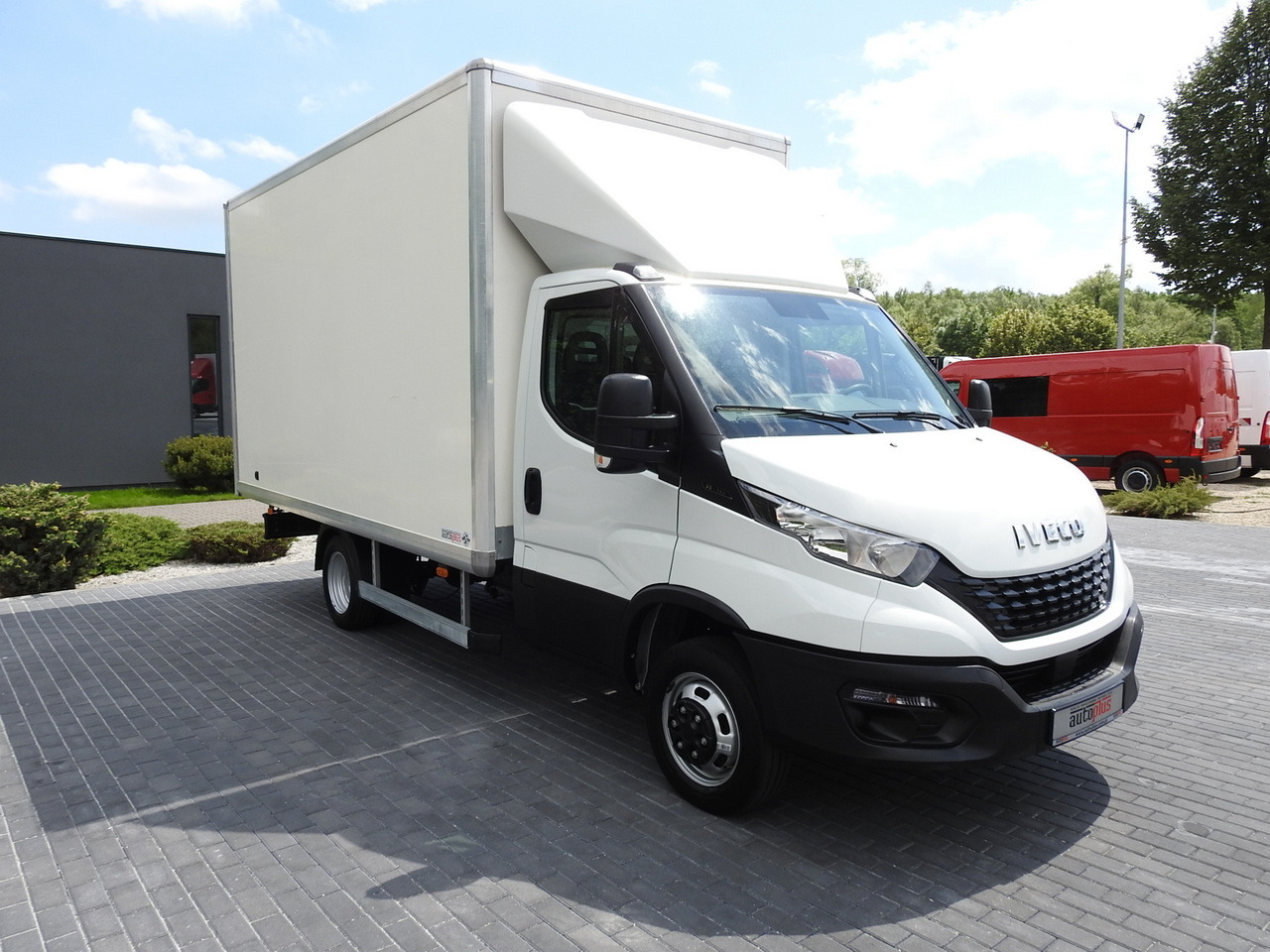 IVECO DAILY 35S14 8 PALLETS CRUISE CONTROL TWIN WHEELS AIR CONDITIONING 140HP - Fourgon: photos 4 IVECO DAILY 35S14 8 PALLETS CRUISE CONTROL TWIN WHEELS AIR CONDITIONING 140HP - Fourgon: photos 4
