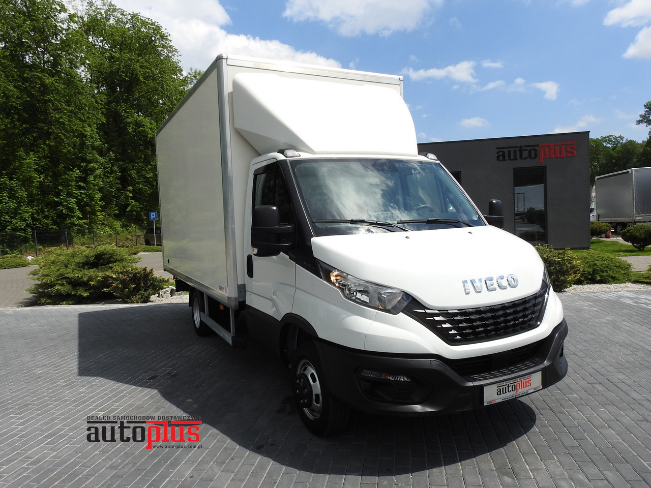 IVECO DAILY 35S14 8 PALLETS CRUISE CONTROL TWIN WHEELS AIR CONDITIONING 140HP - Fourgon: photos 1 IVECO DAILY 35S14 8 PALLETS CRUISE CONTROL TWIN WHEELS AIR CONDITIONING 140HP - Fourgon: photos 1