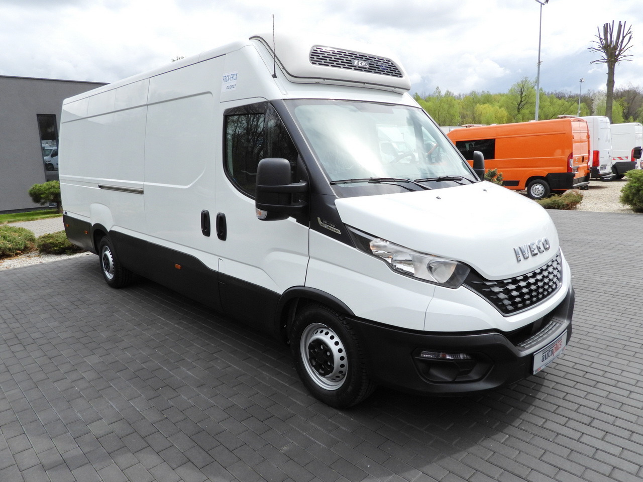 IVECO DAILY 35S14 REFRIGERATOR VAN 0*C POWER SUPPLY 230V CRUISE CONTROL AUTOMATIC TRANSMISSION HI-MATIC AIR CONDITIONING 140HP - Véhicule utilitaire frigorifique: photos 4 IVECO DAILY 35S14 REFRIGERATOR VAN 0*C POWER SUPPLY 230V CRUISE CONTROL AUTOMATIC TRANSMISSION HI-MATIC AIR CONDITIONING 140HP - Véhicule utilitaire frigorifique: photos 4