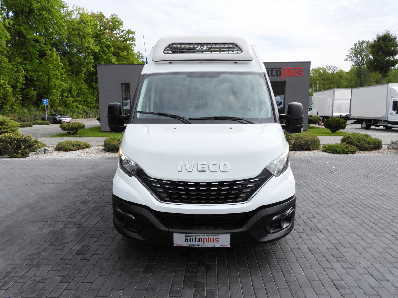 IVECO DAILY 35S14 REFRIGERATOR VAN -10*C POWER SUPPLY 230V CRUISE CONTROL AUTOMATIC TRANSMISSION HI-MATIC AIR CONDITIONING 140HP - Véhicule utilitaire frigorifique: photos 5 IVECO DAILY 35S14 REFRIGERATOR VAN -10*C POWER SUPPLY 230V CRUISE CONTROL AUTOMATIC TRANSMISSION HI-MATIC AIR CONDITIONING 140HP - Véhicule utilitaire frigorifique: photos 5