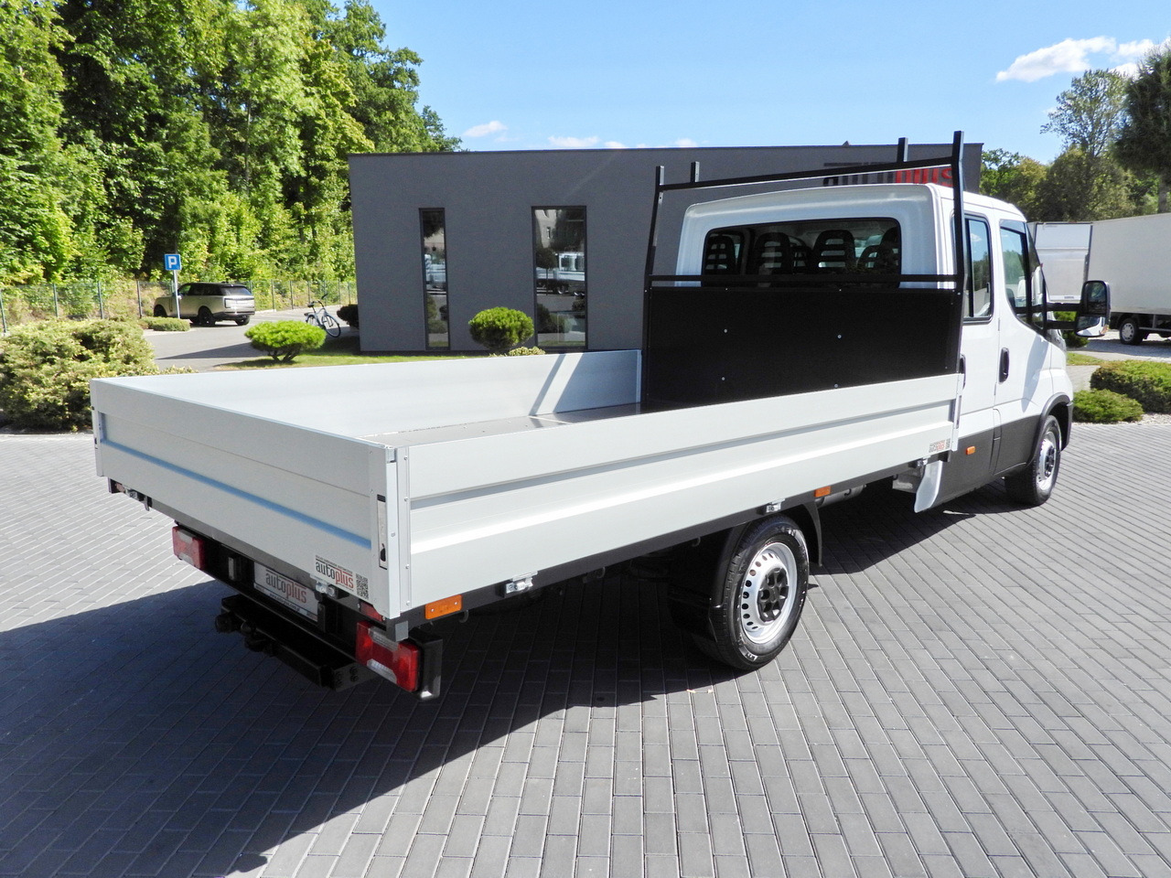 IVECO DAILY 35S14 STAKE BODY DOUBLE CABIN DOKA 7 SEATS CRUISE CONTROL AIR CONDITIONING 135HP - Fourgon plateau: photos 3 IVECO DAILY 35S14 STAKE BODY DOUBLE CABIN DOKA 7 SEATS CRUISE CONTROL AIR CONDITIONING 135HP - Fourgon plateau: photos 3
