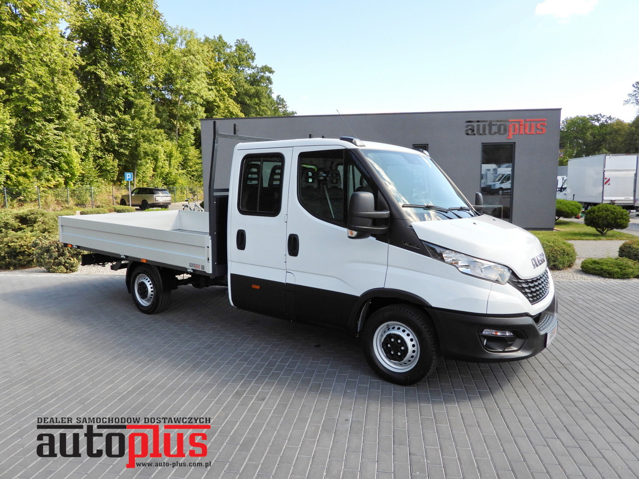 IVECO DAILY 35S14 STAKE BODY DOUBLE CABIN DOKA 7 SEATS CRUISE CONTROL AIR CONDITIONING 135HP - Fourgon plateau: photos 1 IVECO DAILY 35S14 STAKE BODY DOUBLE CABIN DOKA 7 SEATS CRUISE CONTROL AIR CONDITIONING 135HP - Fourgon plateau: photos 1