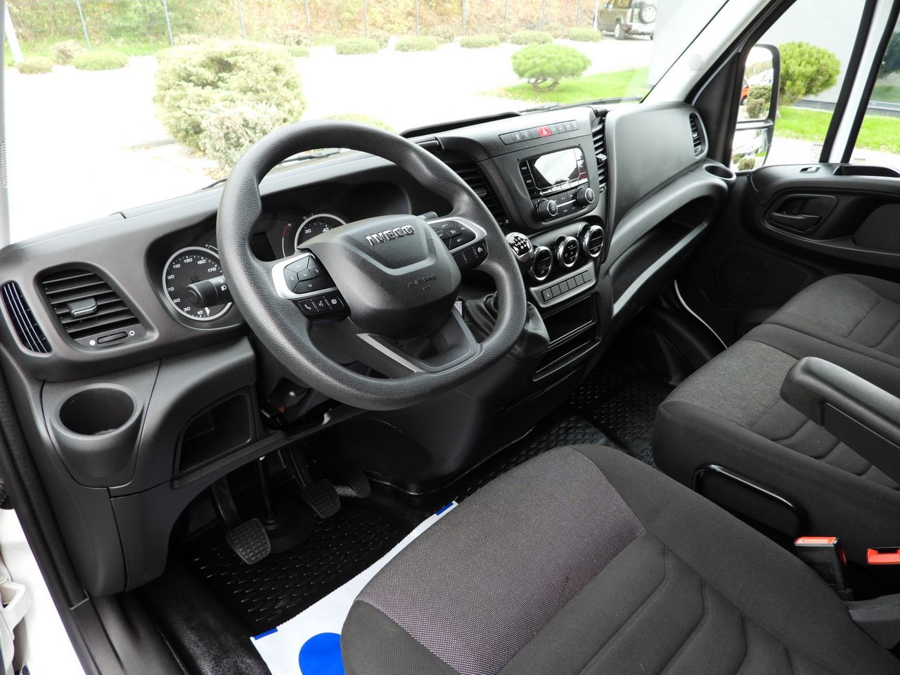 IVECO DAILY 35S16 BOX LIFT 8 PALLETS CRUISE CONTROL AIR CONDITIONING TWIN WHEELS  160HP - Véhicule utilitaire frigorifique: photos 2 IVECO DAILY 35S16 BOX LIFT 8 PALLETS CRUISE CONTROL AIR CONDITIONING TWIN WHEELS  160HP - Véhicule utilitaire frigorifique: photos 2