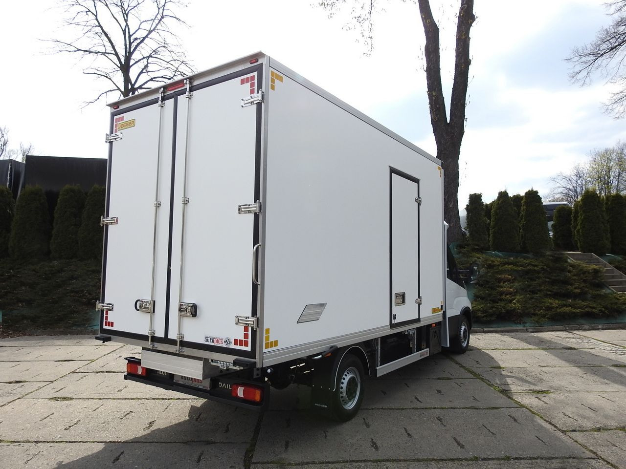 IVECO DAILY 35S16 NEW REGRIGERATOR BOX -10*C 8 PALLETS HEATING FUNCTION POWER SUPPLY 230V CRUISE CONTROL AIR CONDITIONING 160HP - Véhicule utilitaire frigorifique: photos 3 IVECO DAILY 35S16 NEW REGRIGERATOR BOX -10*C 8 PALLETS HEATING FUNCTION POWER SUPPLY 230V CRUISE CONTROL AIR CONDITIONING 160HP - Véhicule utilitaire frigorifique: photos 3