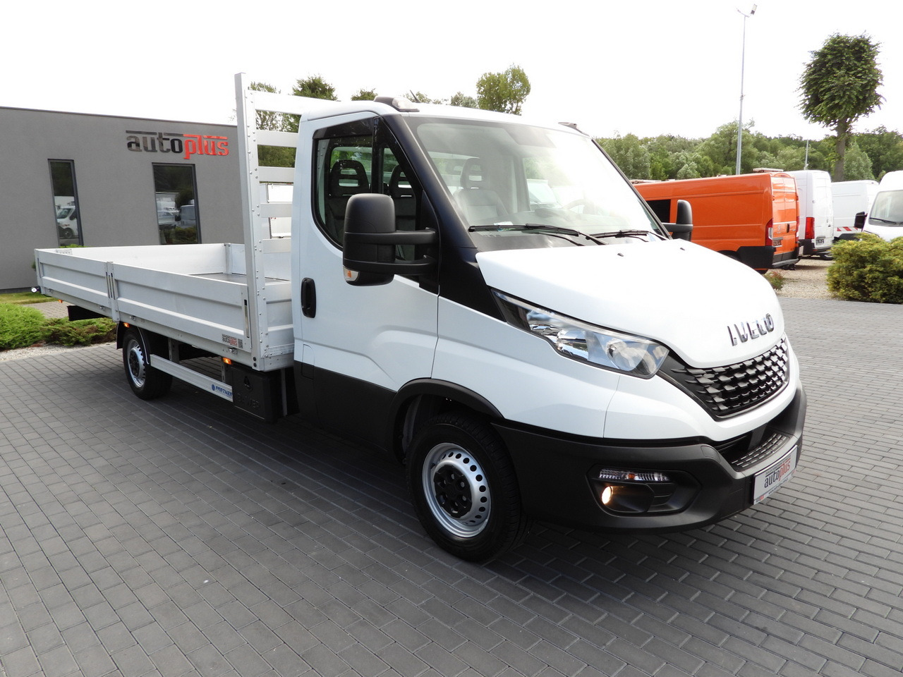 IVECO DAILY 35S16 STAKE BODY 10 PALLETS CRUISE CONTROL AIR CONDITIONING 160HP - Fourgon plateau: photos 4 IVECO DAILY 35S16 STAKE BODY 10 PALLETS CRUISE CONTROL AIR CONDITIONING 160HP - Fourgon plateau: photos 4