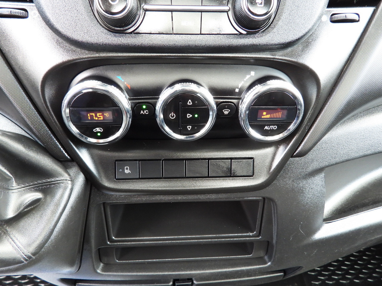 Fourgon plateau IVECO DAILY 35S16 STAKE BODY 10 PALLETS CRUISE CONTROL AIR CONDITIONING  160HP: photos 33