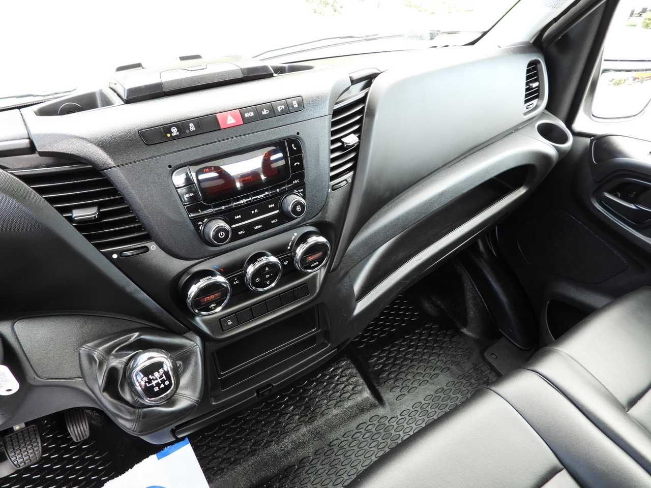 Fourgon plateau IVECO DAILY 35S16 STAKE BODY 10 PALLETS CRUISE CONTROL AIR CONDITIONING  160HP: photos 30