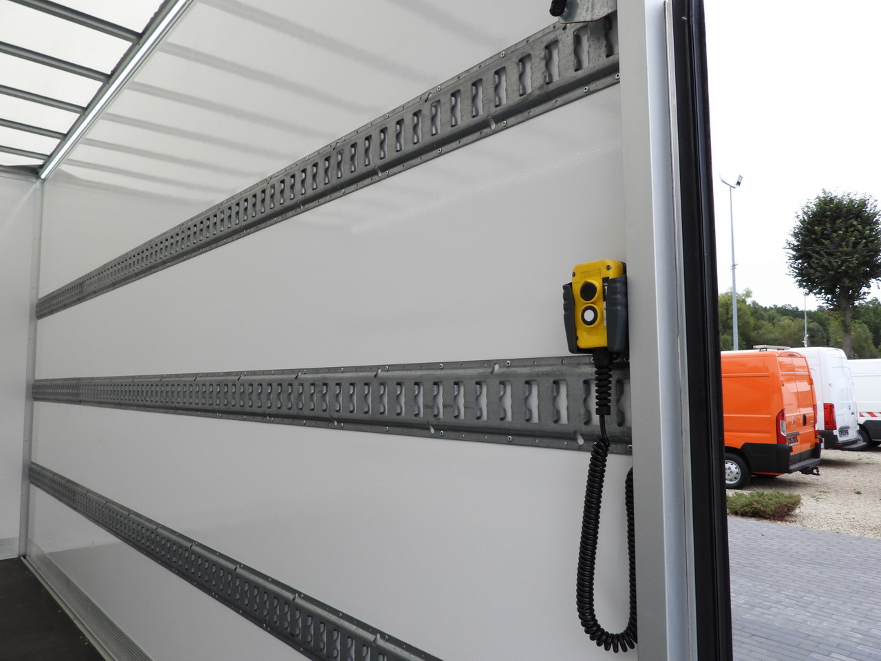 Fourgon IVECO DAILY 35S18 BOX HI-MATIC LIFT 8 PALLETS CRUISE CONTROL NAVIGATION LED LIGHTS PNEUMATICS AUTOMATIC TRANSMISSION HI-MATIC AIR CONDITIONING  180HP: photos 26