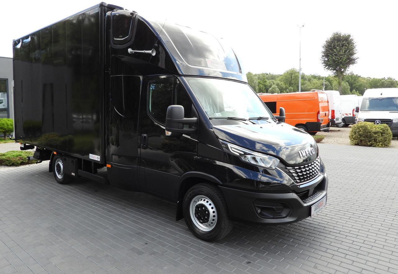 IVECO DAILY 35S18 BOX LIFT 8 PALLETS WEBASTO CRUISE CONTROL NAVIGATION LED LIGHTS PNEUMATICS AIR CONDITIONING 180HP - Fourgon: photos 4 IVECO DAILY 35S18 BOX LIFT 8 PALLETS WEBASTO CRUISE CONTROL NAVIGATION LED LIGHTS PNEUMATICS AIR CONDITIONING 180HP - Fourgon: photos 4