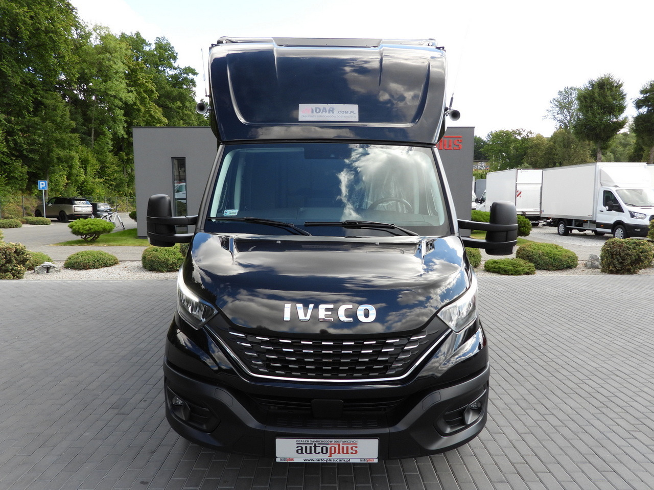 IVECO DAILY 35S18 BOX LIFT 8 PALLETS WEBASTO CRUISE CONTROL NAVIGATION LED LIGHTS PNEUMATICS AIR CONDITIONING 180HP - Fourgon: photos 5 IVECO DAILY 35S18 BOX LIFT 8 PALLETS WEBASTO CRUISE CONTROL NAVIGATION LED LIGHTS PNEUMATICS AIR CONDITIONING 180HP - Fourgon: photos 5