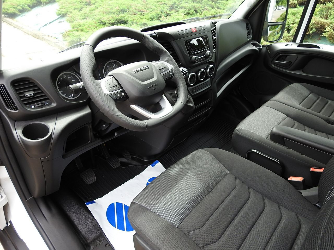 IVECO DAILY 35S18 NEW TARPAULIN WEBASTO CRUISE CONTROL AIR CONDITIONING 180HP - Véhicule utilitaire plateau baché: photos 2 IVECO DAILY 35S18 NEW TARPAULIN WEBASTO CRUISE CONTROL AIR CONDITIONING 180HP - Véhicule utilitaire plateau baché: photos 2