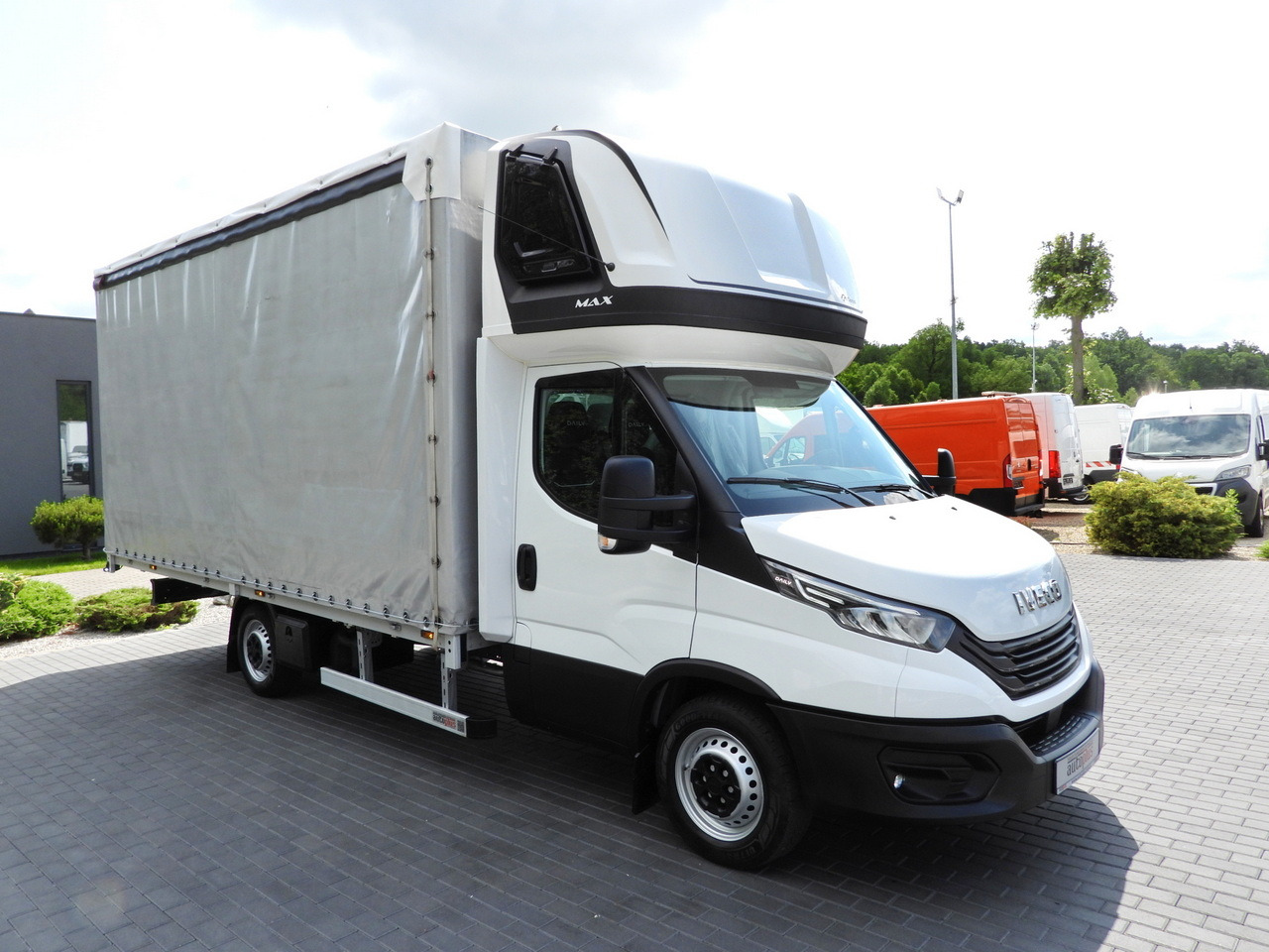 IVECO DAILY 35S18 TARPAULIN 10 PALLETS CRUISE CONTROL LED LIGHTS AIR CONDITIONING  180HP - Véhicule utilitaire plateau baché: photos 4 IVECO DAILY 35S18 TARPAULIN 10 PALLETS CRUISE CONTROL LED LIGHTS AIR CONDITIONING  180HP - Véhicule utilitaire plateau baché: photos 4