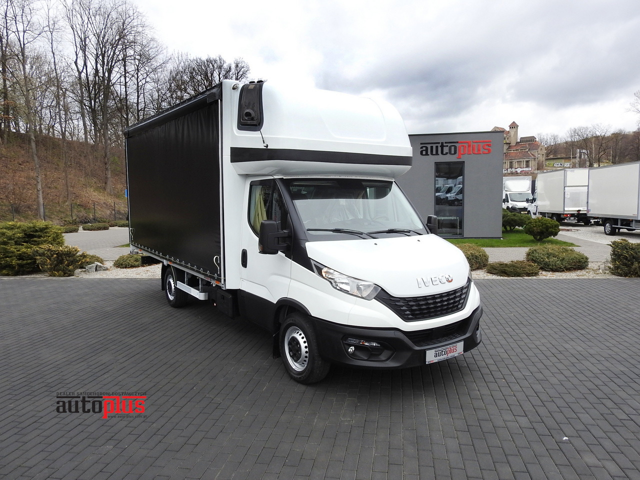 IVECO DAILY 35S18 TARPAULIN 10 PALLETS WEBASTO CRUISE CONTROL AIR CONDITIONING 180HP - Véhicule utilitaire plateau baché: photos 1 IVECO DAILY 35S18 TARPAULIN 10 PALLETS WEBASTO CRUISE CONTROL AIR CONDITIONING 180HP - Véhicule utilitaire plateau baché: photos 1