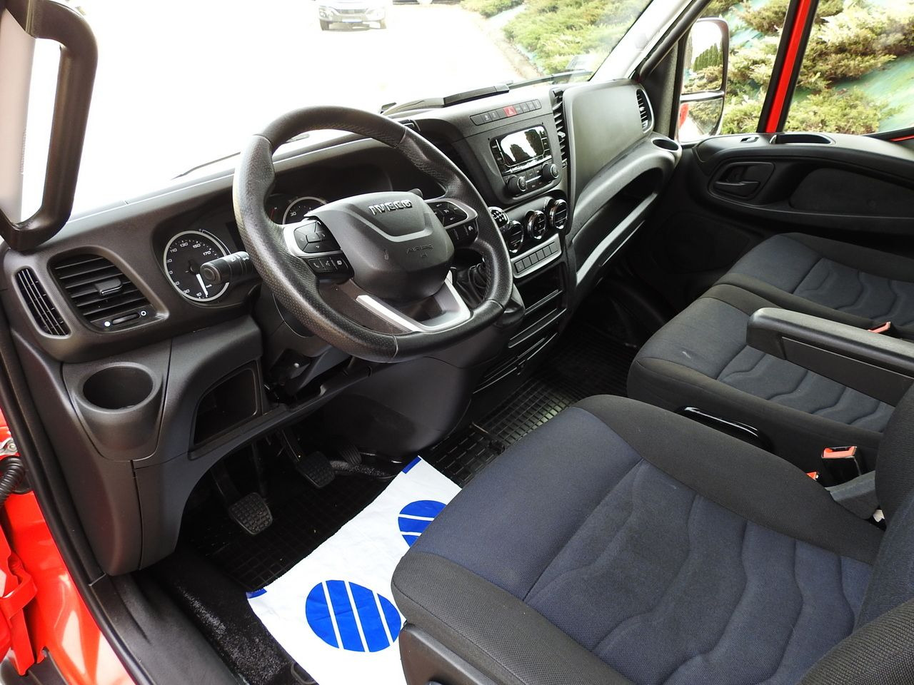 IVECO DAILY 35S18 TARPAULIN 10 PALLETS WEBASTO CRUISE CONTROL LED LIGHTS AIR CONDITIONING 180HP - Véhicule utilitaire plateau baché: photos 2 IVECO DAILY 35S18 TARPAULIN 10 PALLETS WEBASTO CRUISE CONTROL LED LIGHTS AIR CONDITIONING 180HP - Véhicule utilitaire plateau baché: photos 2