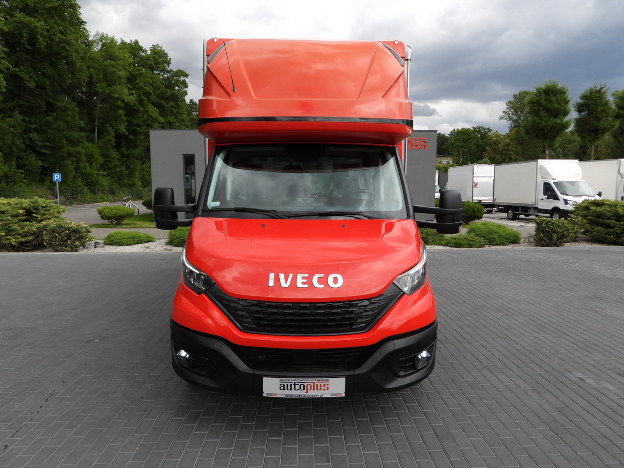 IVECO DAILY 35S18 TARPAULIN 10 PALLETS WEBASTO CRUISE CONTROL LED LIGHTS AIR CONDITIONING 180HP - Véhicule utilitaire plateau baché: photos 5 IVECO DAILY 35S18 TARPAULIN 10 PALLETS WEBASTO CRUISE CONTROL LED LIGHTS AIR CONDITIONING 180HP - Véhicule utilitaire plateau baché: photos 5